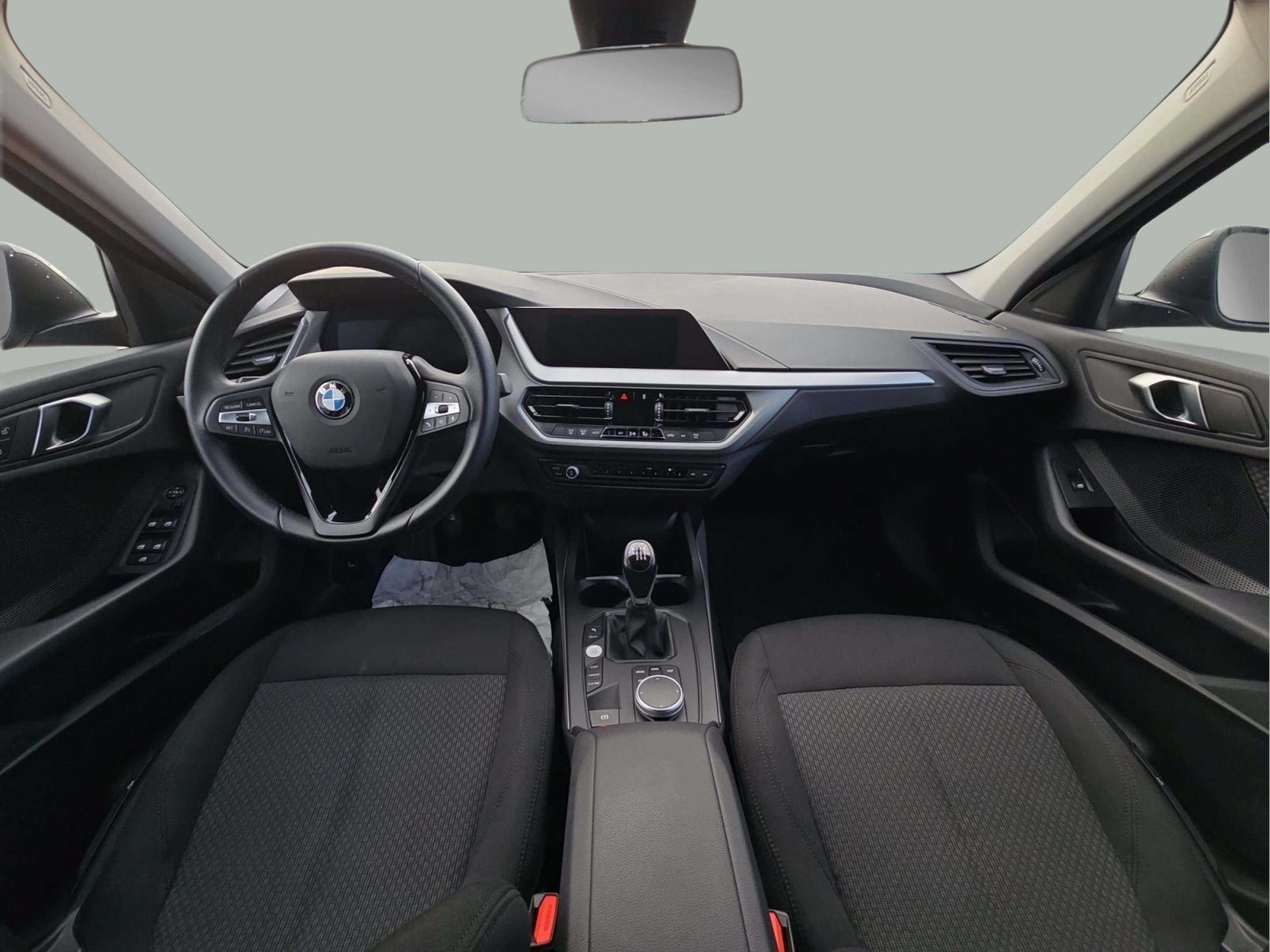 BMW Série 1 116d color Gris. Año 2024. 85KW(116CV). Diesel. En concesionario MCoutinho Bomcar Leiria de Leiria