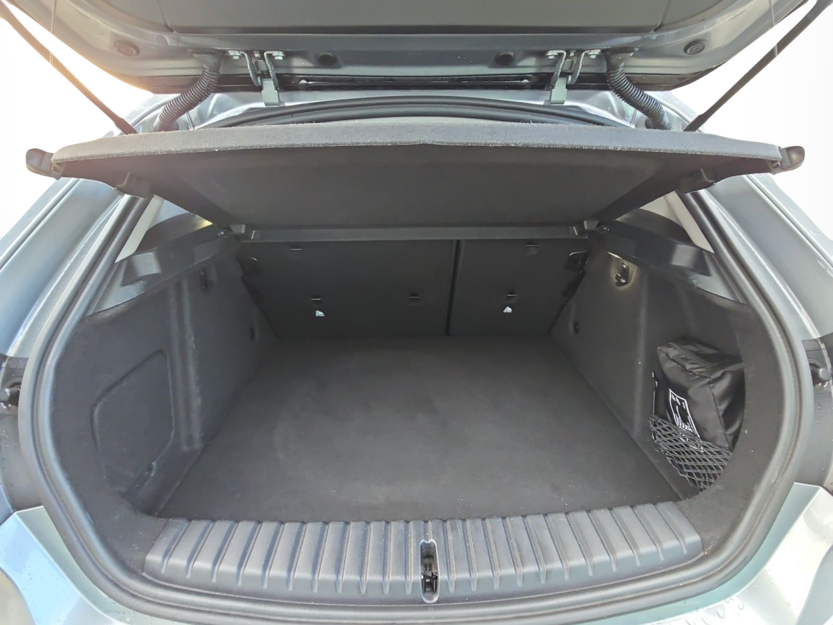 BMW Série 1 116d color Gris. Año 2024. 85KW(116CV). Diesel. En concesionario MCoutinho Bomcar Leiria de Leiria