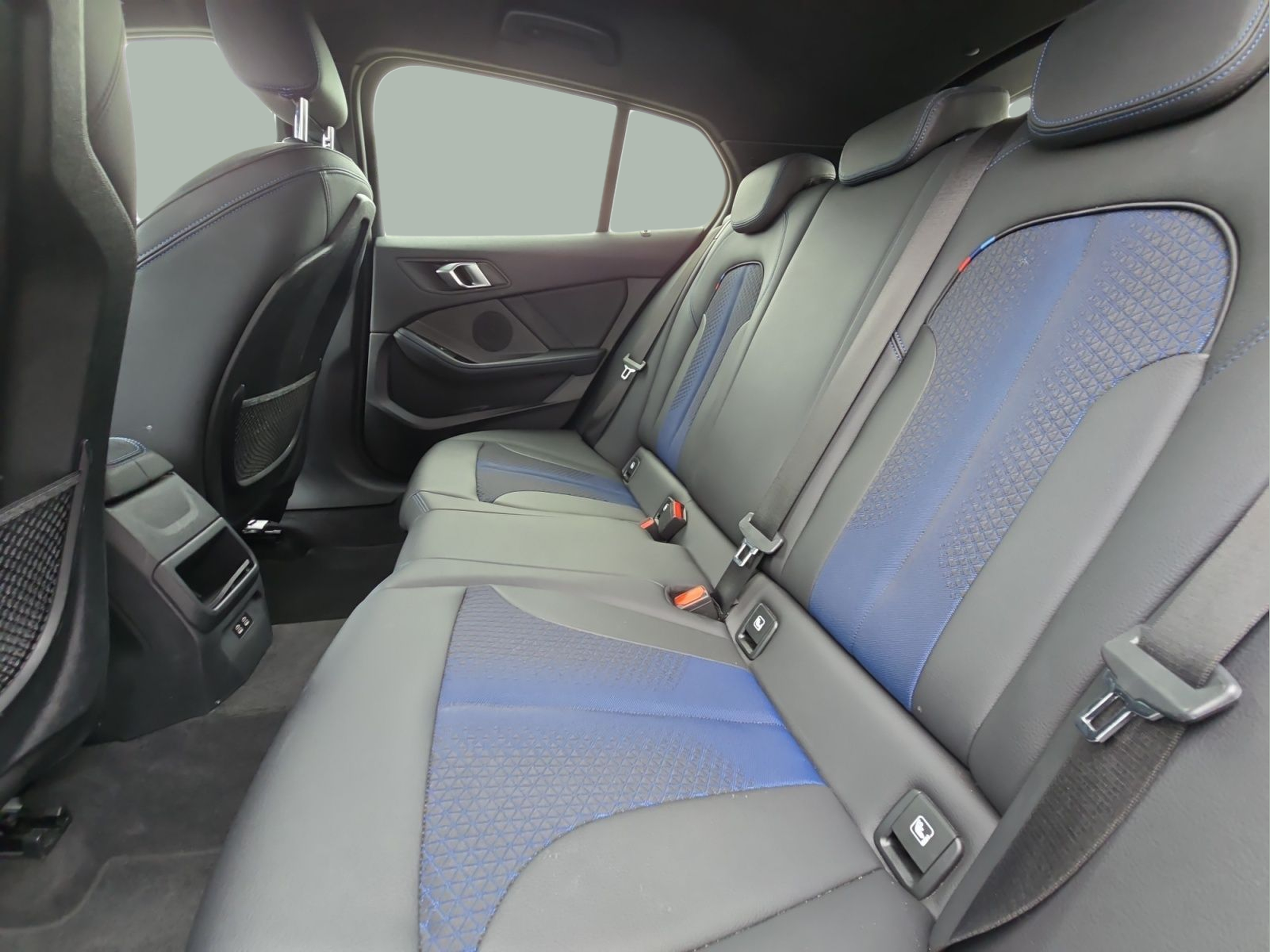 BMW Série 1 116d color Negro. Año 2023. 85KW(116CV). Diesel. En concesionario MCoutinho - Viseu de Viseu