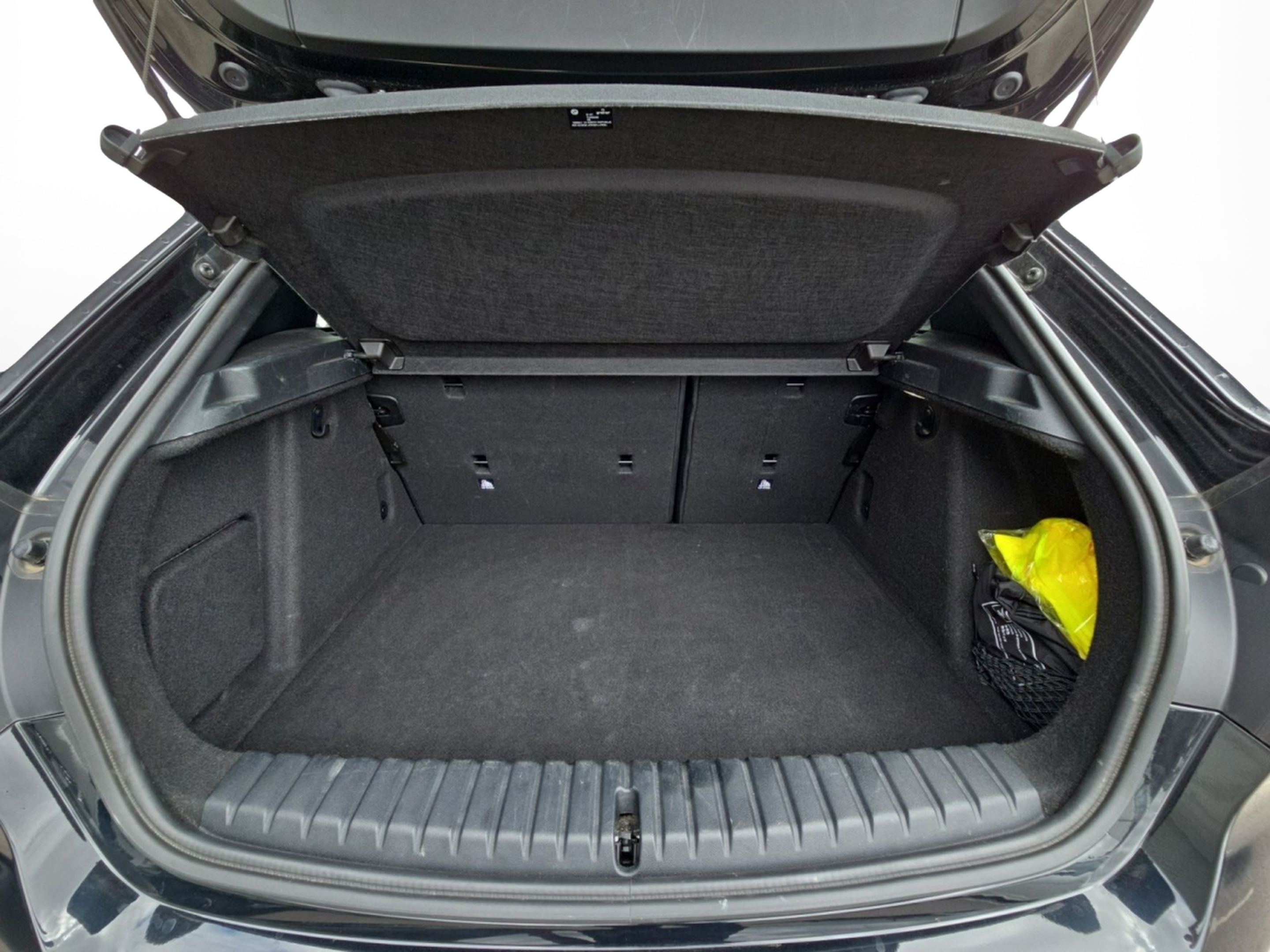 BMW Série 1 116d color Negro. Año 2023. 85KW(116CV). Diesel. En concesionario MCoutinho - Viseu de Viseu