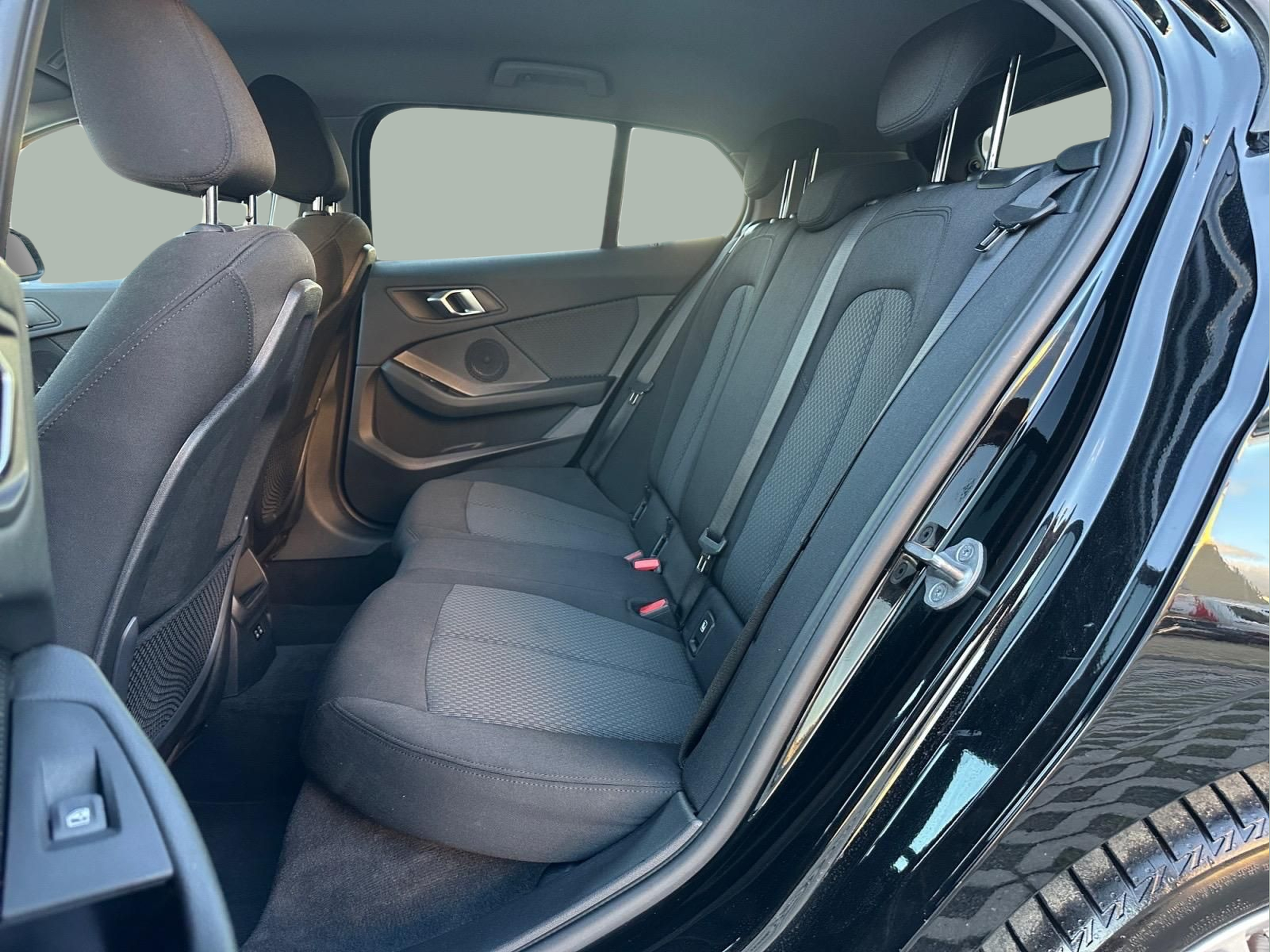 BMW Série 1 116d color Negro. Año 2024. 85KW(116CV). Diesel. En concesionario MCoutinho - Vila Real de Vila Real