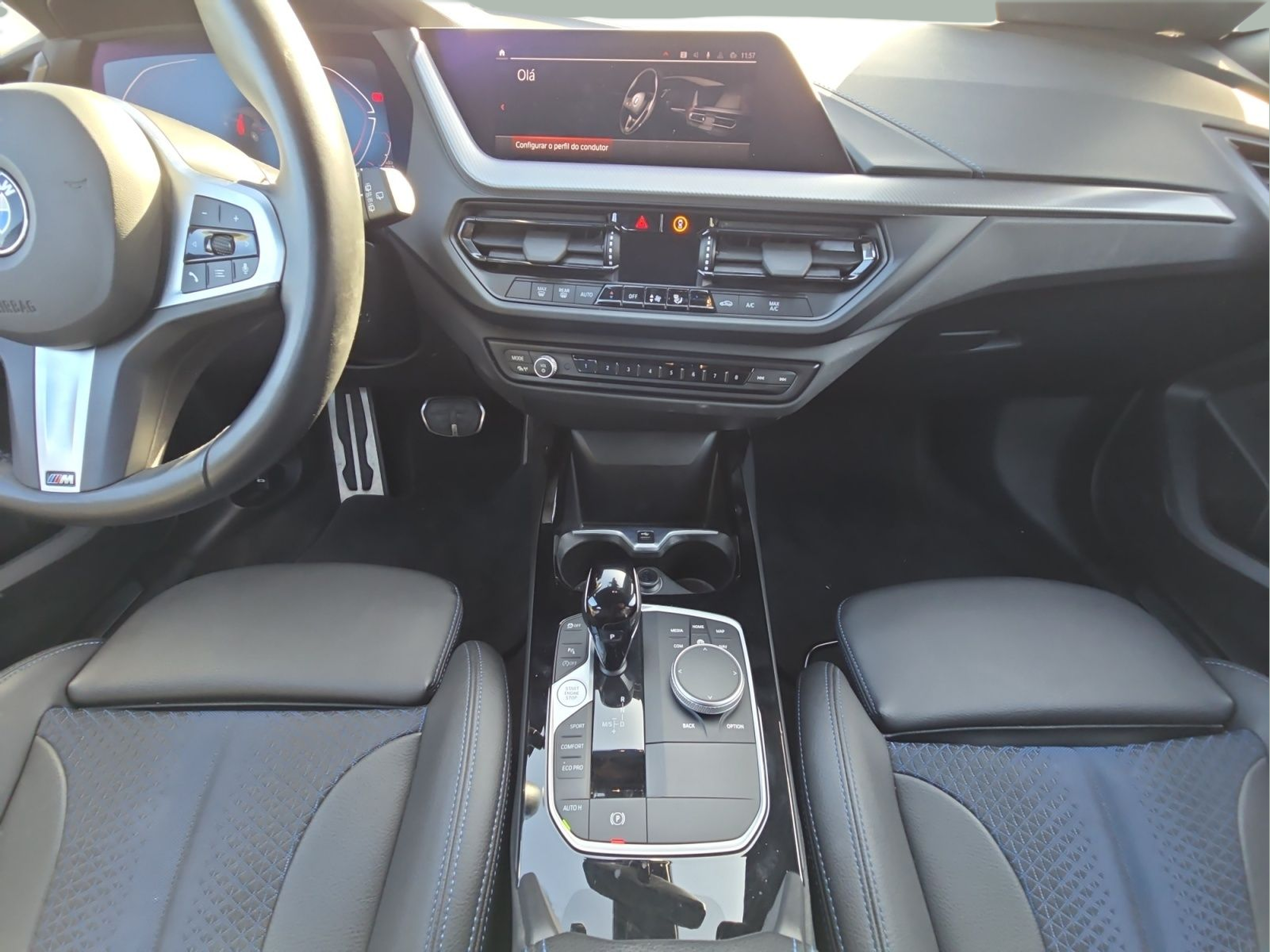 BMW Série 1 116d color Gris. Año 2024. 85KW(116CV). Diesel. En concesionario MCoutinho Bomcar Coimbra de Coimbra