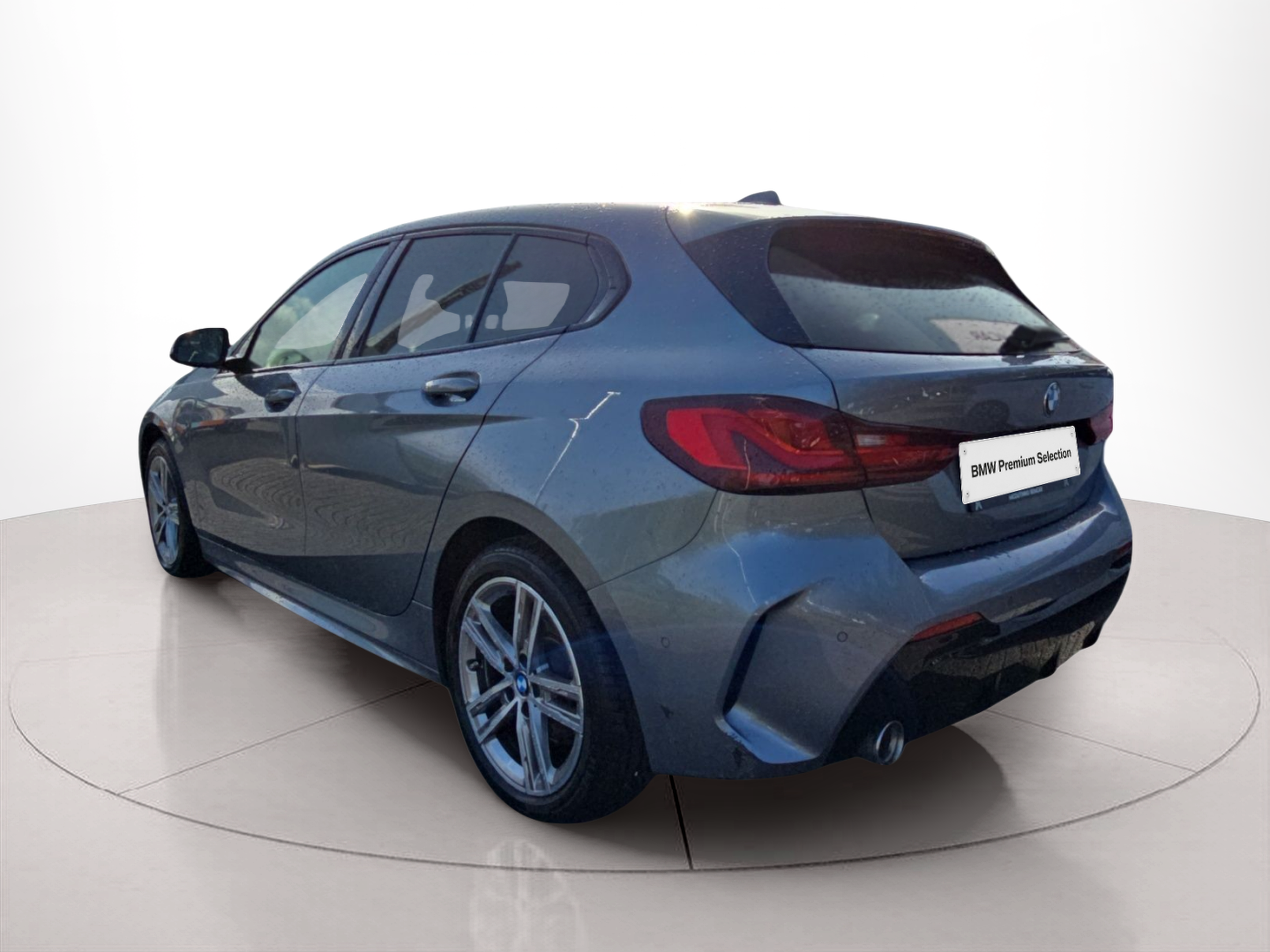 BMW Série 1 116d color Gris. Año 2024. 85KW(116CV). Diesel. En concesionario MCoutinho Bomcar Coimbra de Coimbra