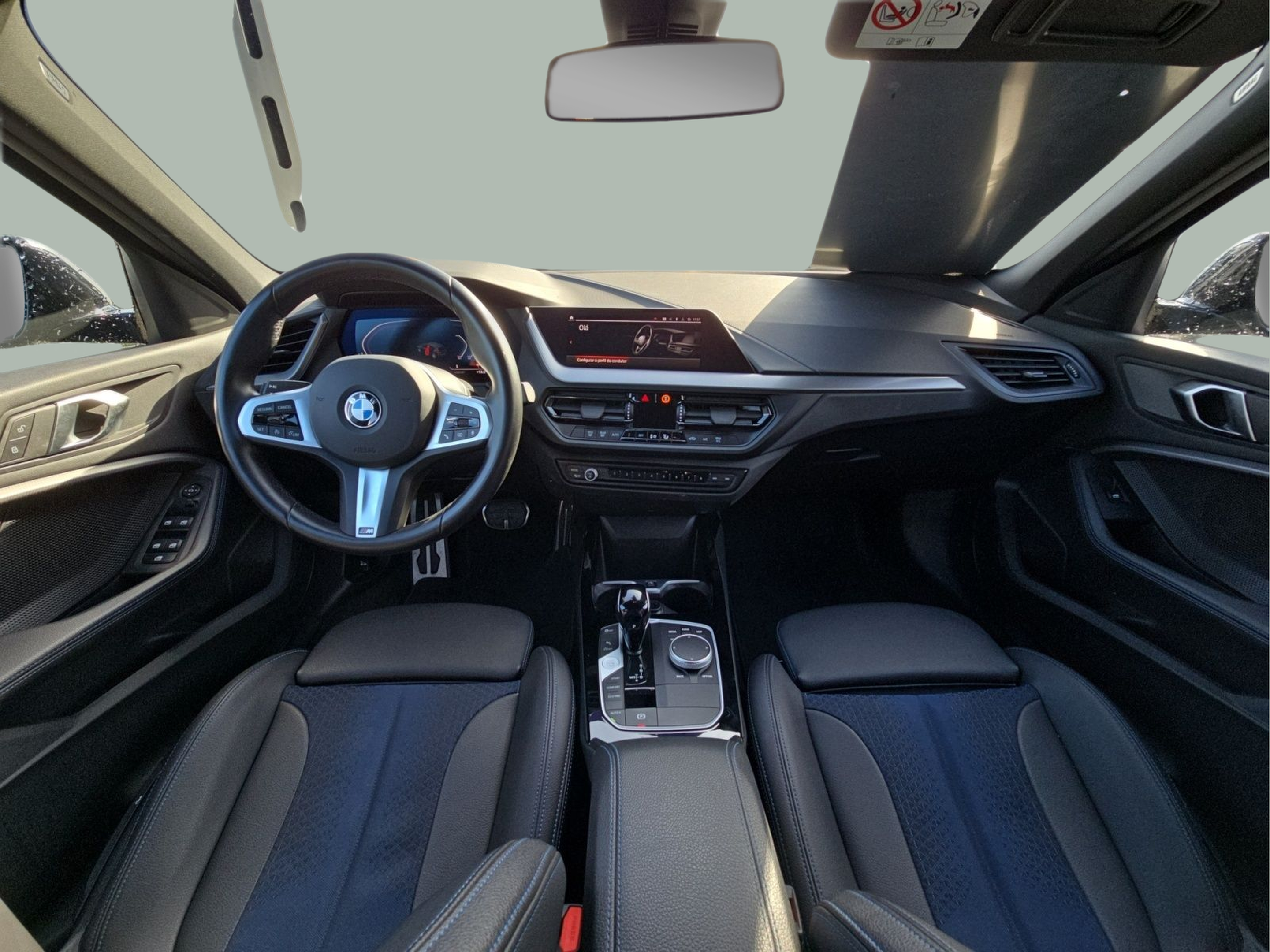 BMW Série 1 116d color Gris. Año 2024. 85KW(116CV). Diesel. En concesionario MCoutinho Bomcar Coimbra de Coimbra