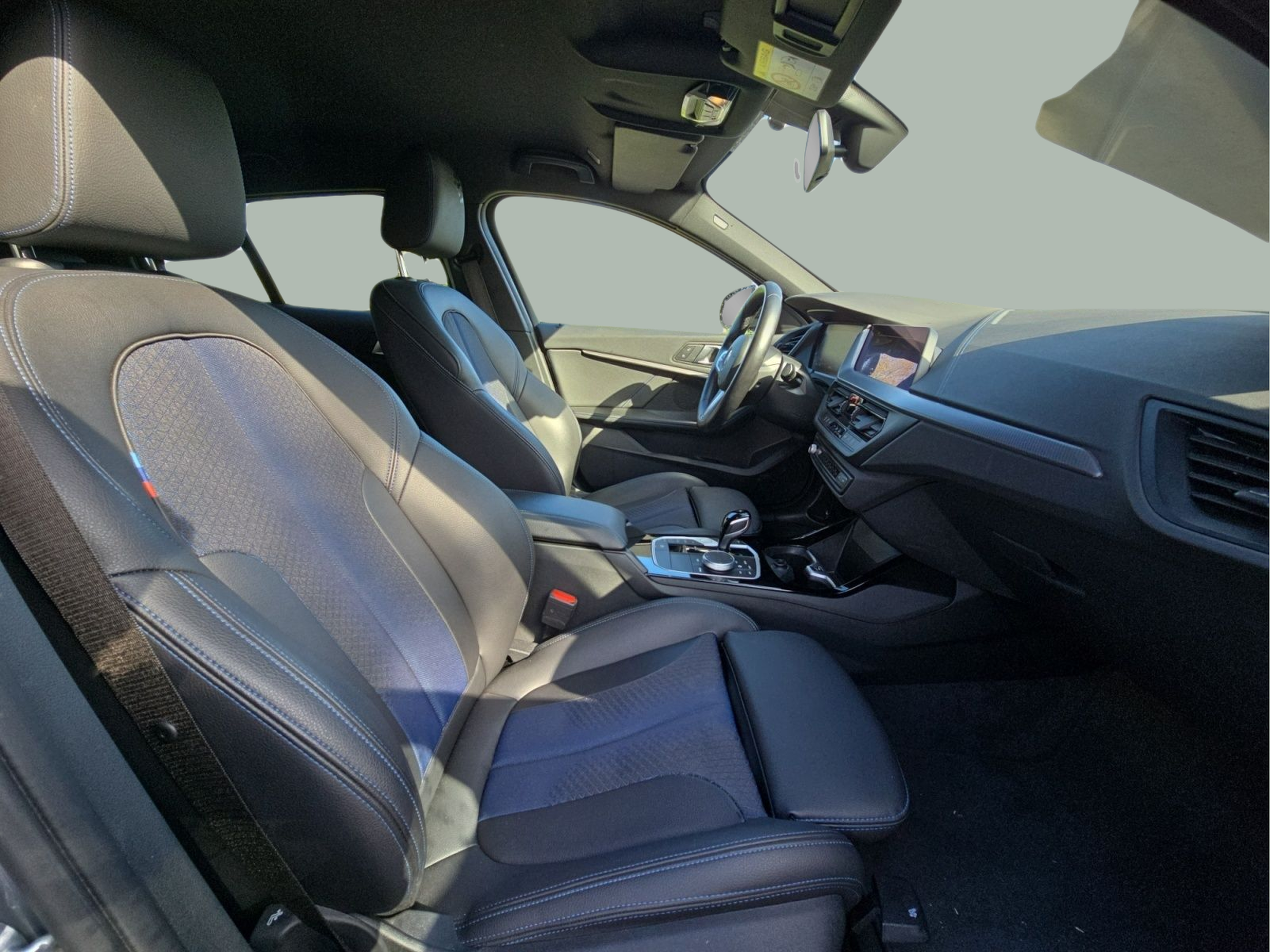 BMW Série 1 116d color Gris. Año 2024. 85KW(116CV). Diesel. En concesionario MCoutinho Bomcar Coimbra de Coimbra