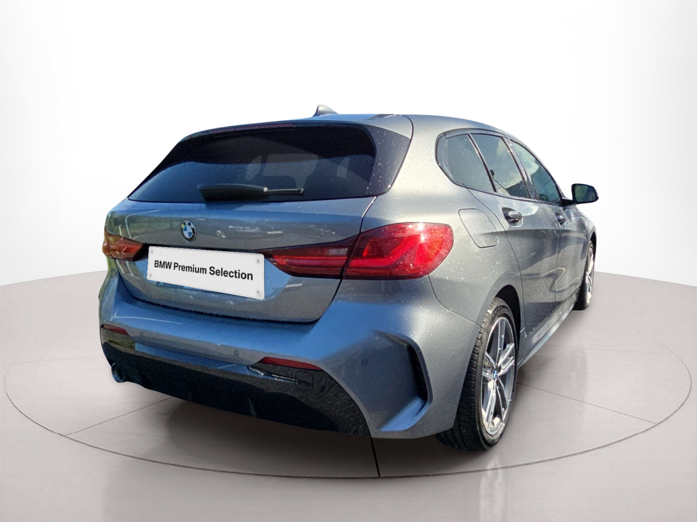 BMW Série 1 116d color Gris. Año 2024. 85KW(116CV). Diesel. En concesionario MCoutinho Bomcar Coimbra de Coimbra