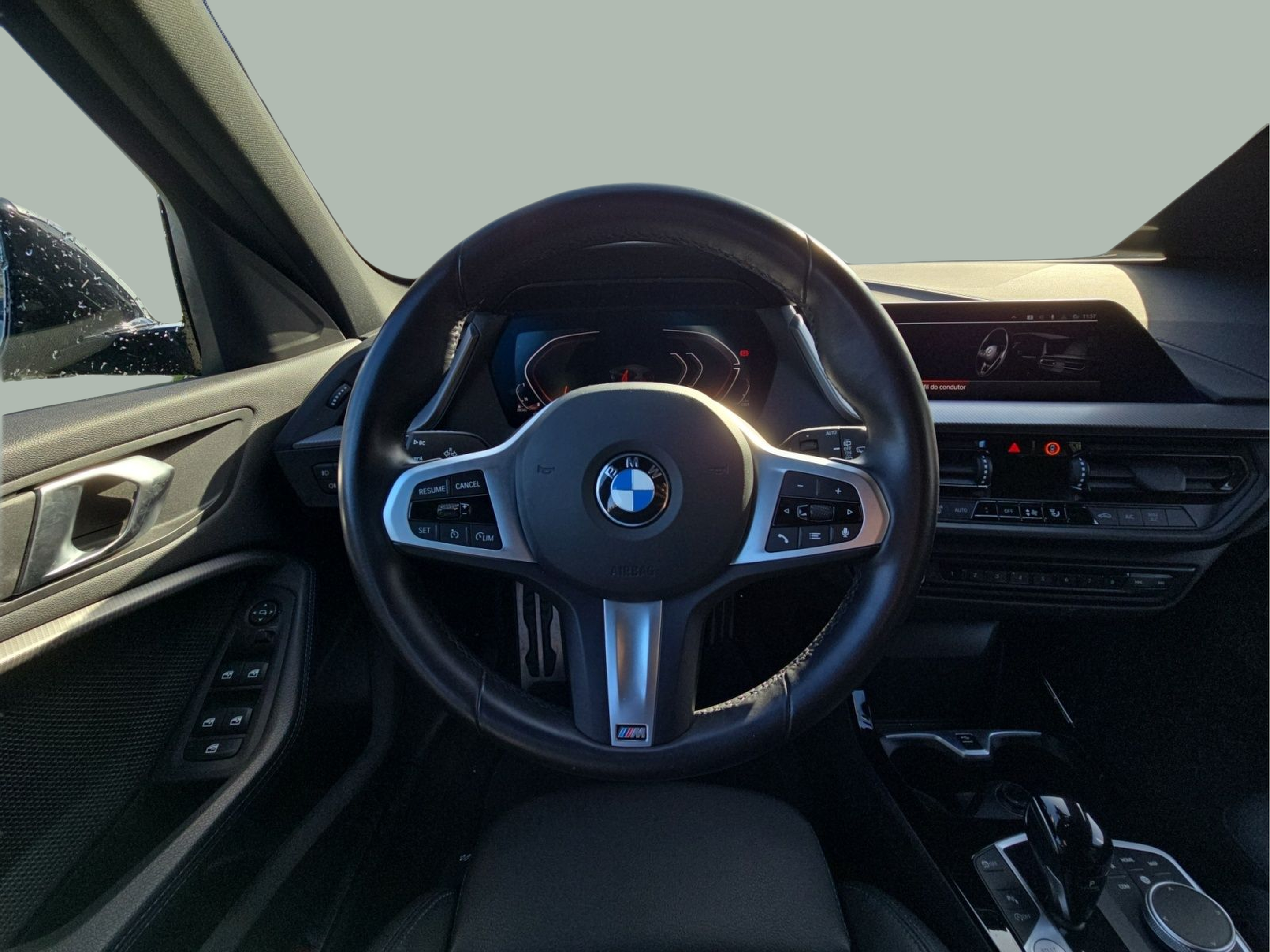 BMW Série 1 116d color Gris. Año 2024. 85KW(116CV). Diesel. En concesionario MCoutinho Bomcar Coimbra de Coimbra