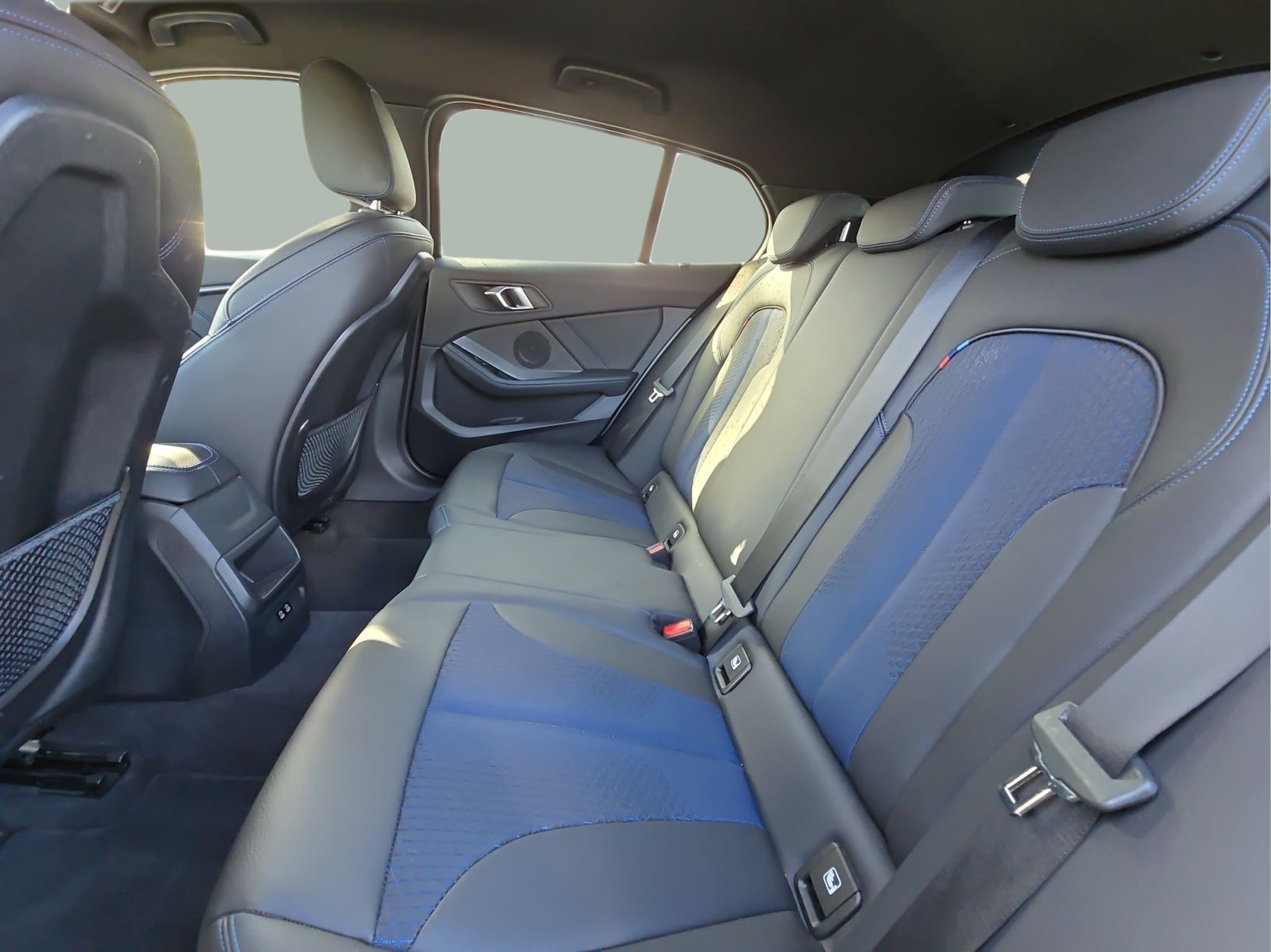 BMW Série 1 116d color Gris. Año 2024. 85KW(116CV). Diesel. En concesionario MCoutinho Bomcar Coimbra de Coimbra