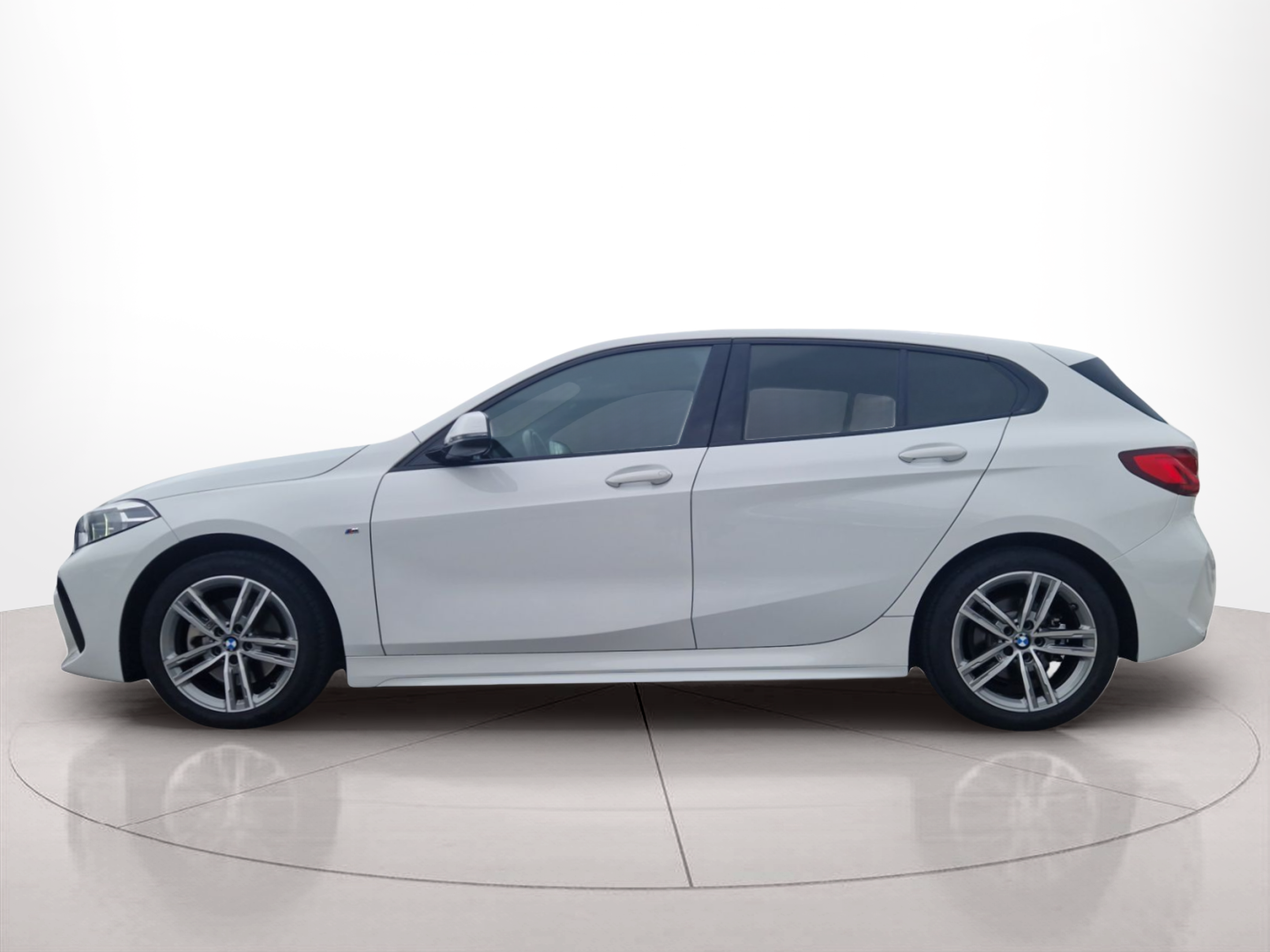 Fotos de BMW Série 1 116d color Blanco. Año 2023. 85KW(116CV). Diesel. En concesionario MCoutinho - Bragança de Bragança