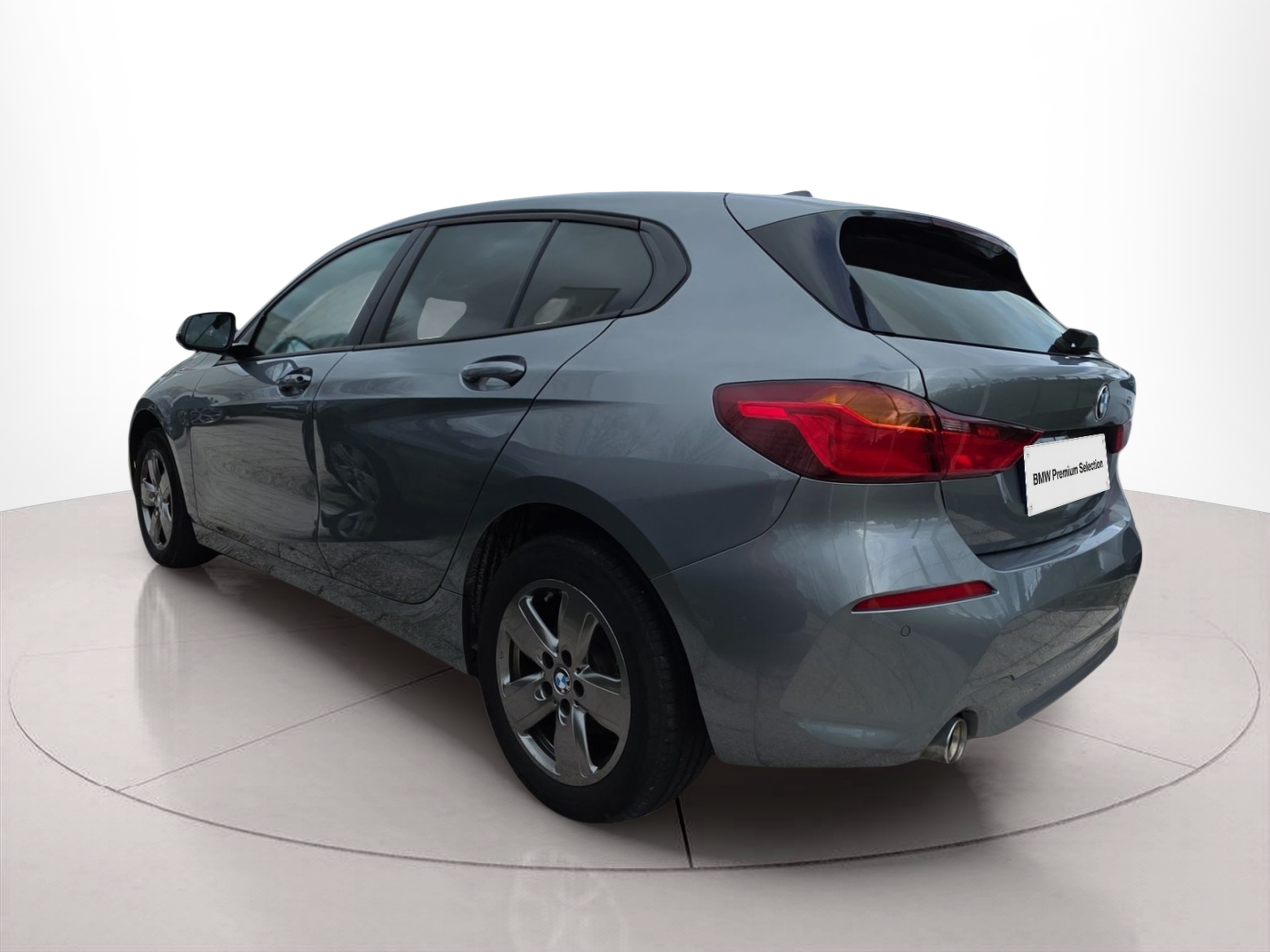 BMW Série 1 116d color Gris. Año 2024. 85KW(116CV). Diesel. En concesionario MCoutinho - Viseu de Viseu