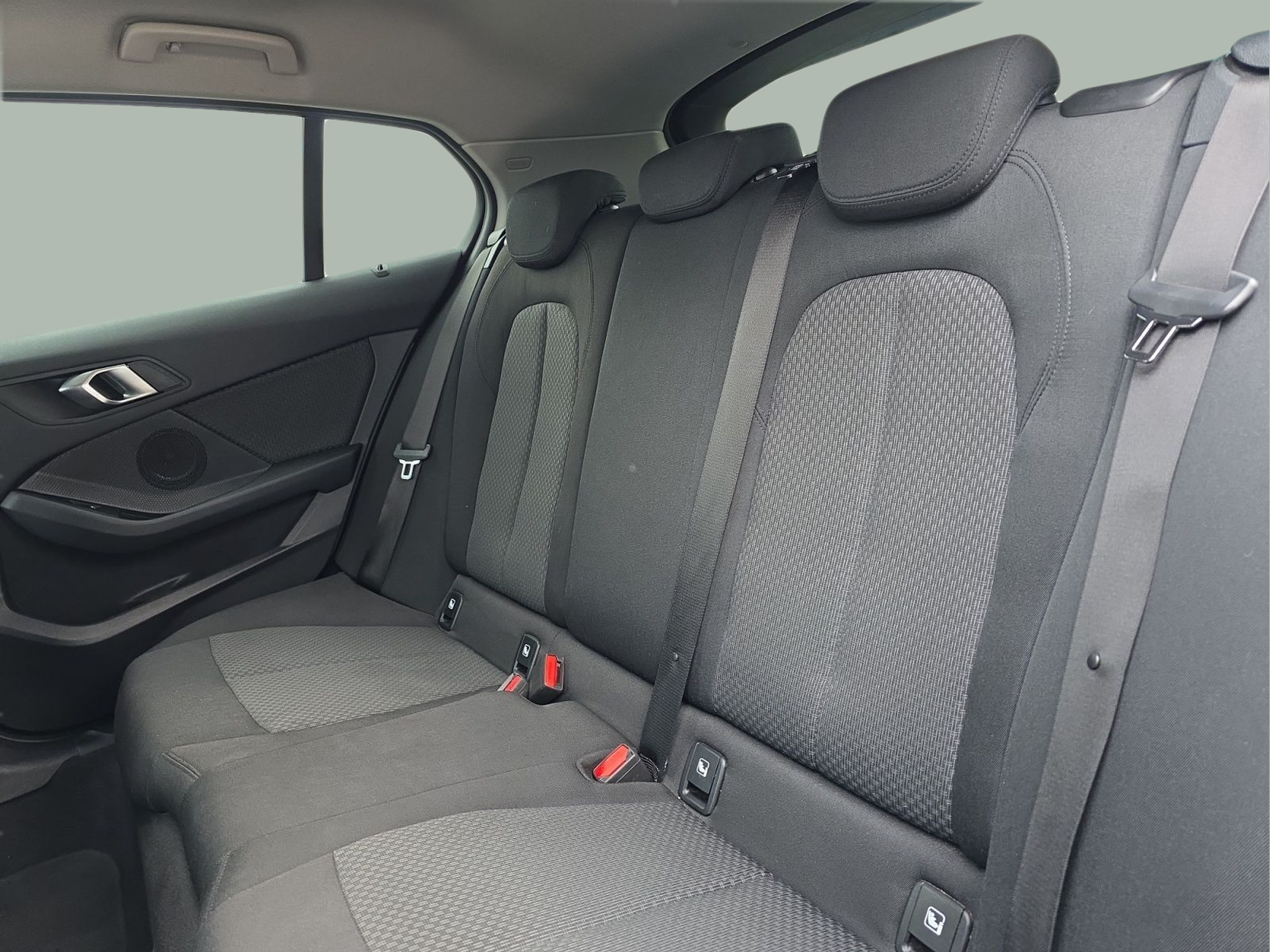 BMW Série 1 116d color Gris. Año 2024. 85KW(116CV). Diesel. En concesionario MCoutinho - Viseu de Viseu