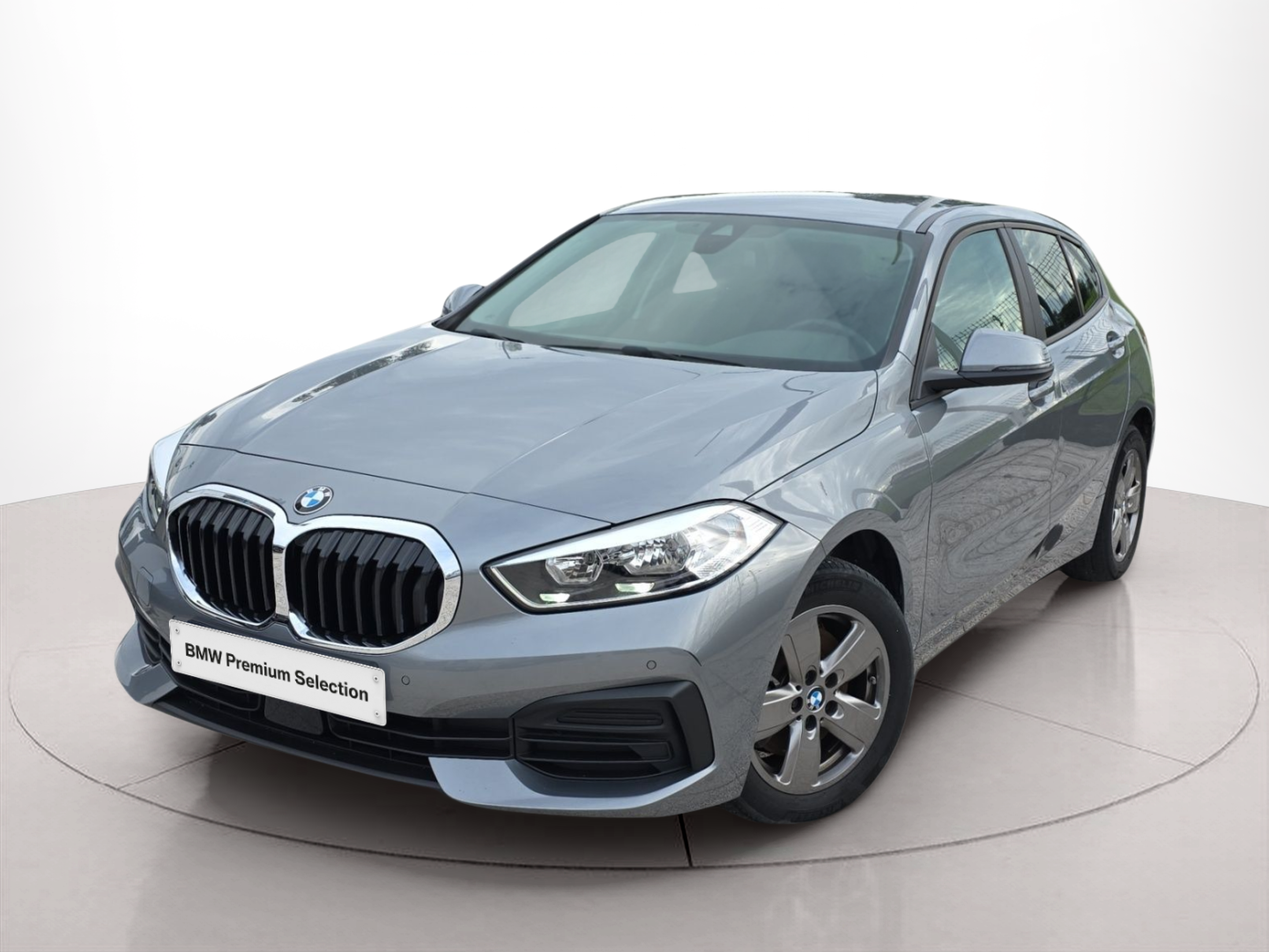 Fotos de BMW Série 1 116d color Gris. Año 2024. 85KW(116CV). Diesel. En concesionario MCoutinho - Viseu de Viseu