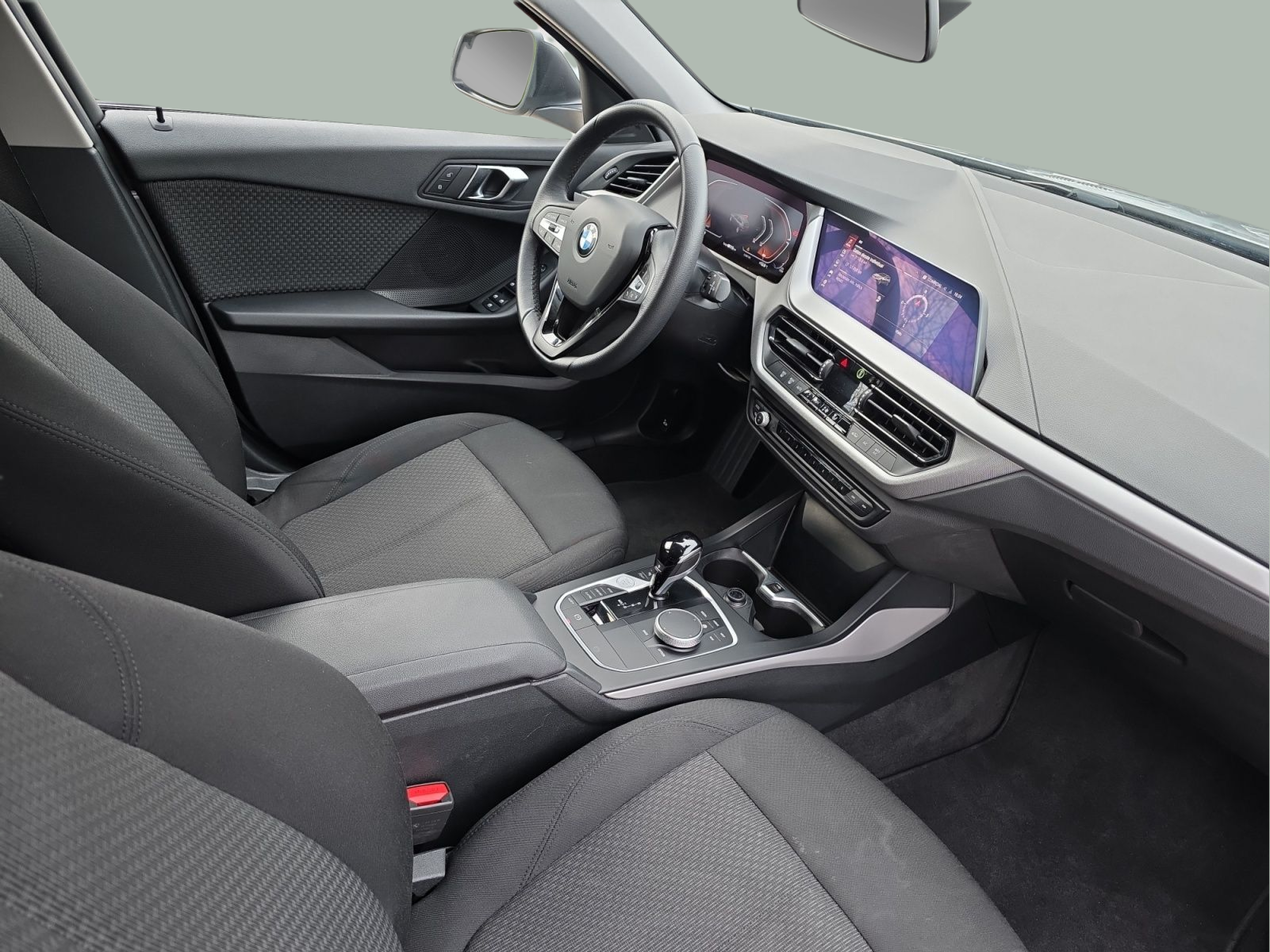 BMW Série 1 116d color Gris. Año 2024. 85KW(116CV). Diesel. En concesionario MCoutinho - Viseu de Viseu