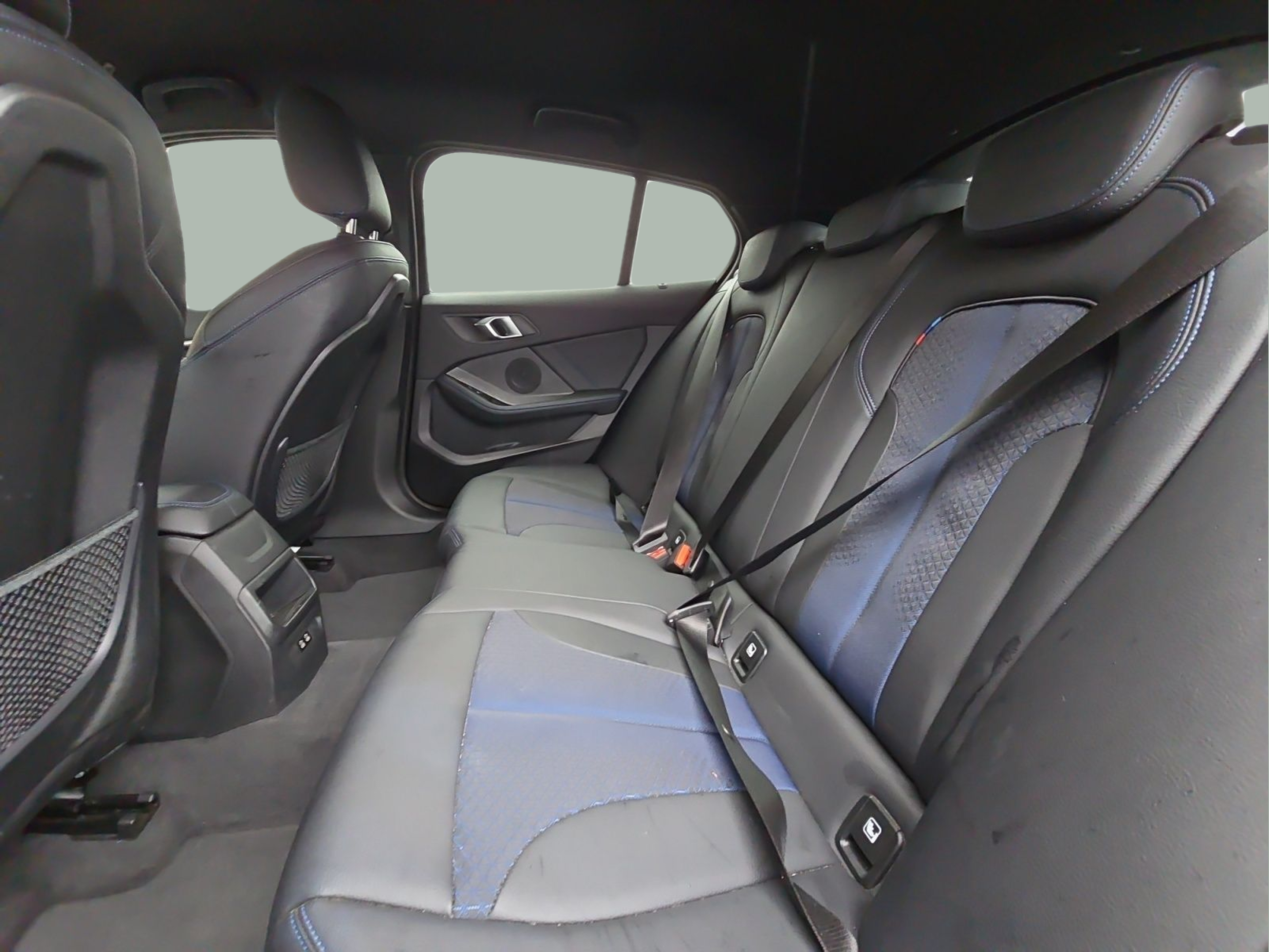 BMW Série 1 116d color Negro. Año 2024. 85KW(116CV). Diesel. En concesionario MCoutinho Bomcar Leiria de Leiria