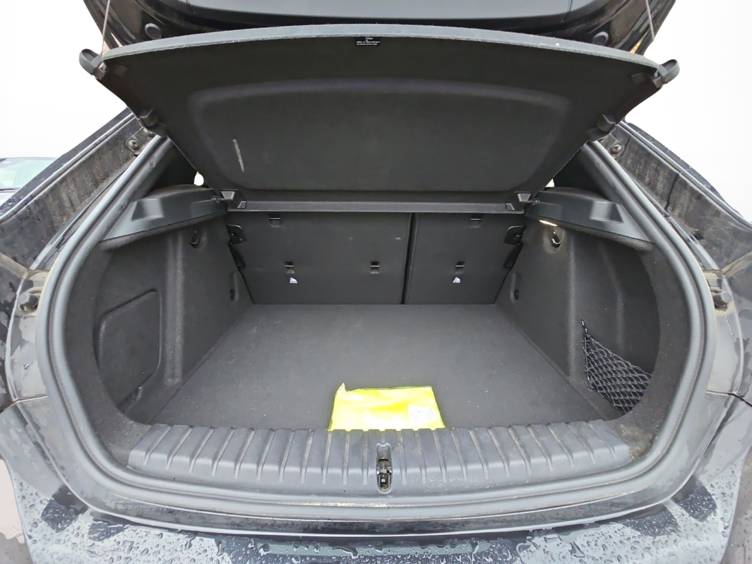 BMW Série 1 116d color Negro. Año 2024. 85KW(116CV). Diesel. En concesionario MCoutinho Bomcar Leiria de Leiria