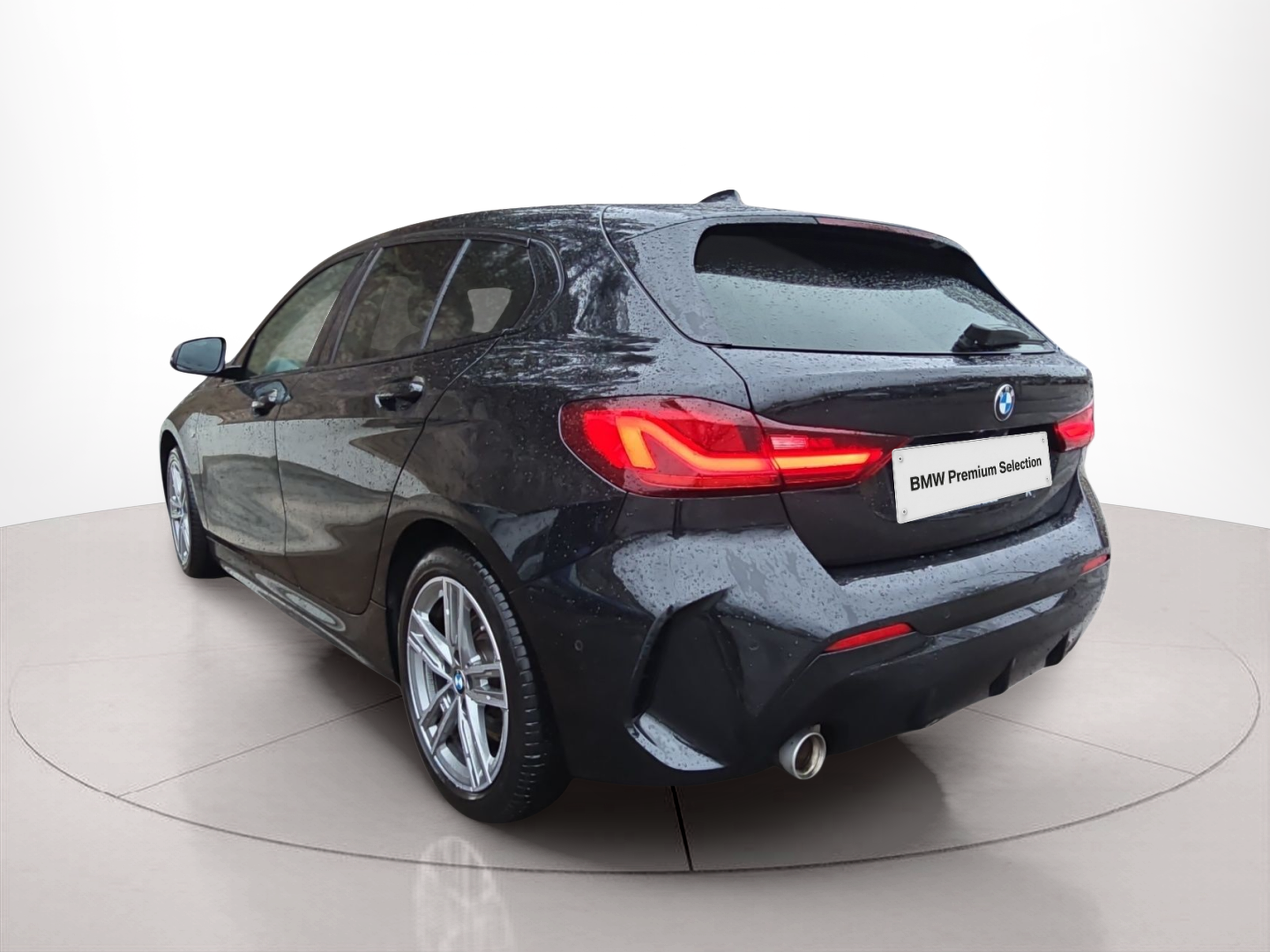 BMW Série 1 116d color Negro. Año 2024. 85KW(116CV). Diesel. En concesionario MCoutinho Bomcar Leiria de Leiria