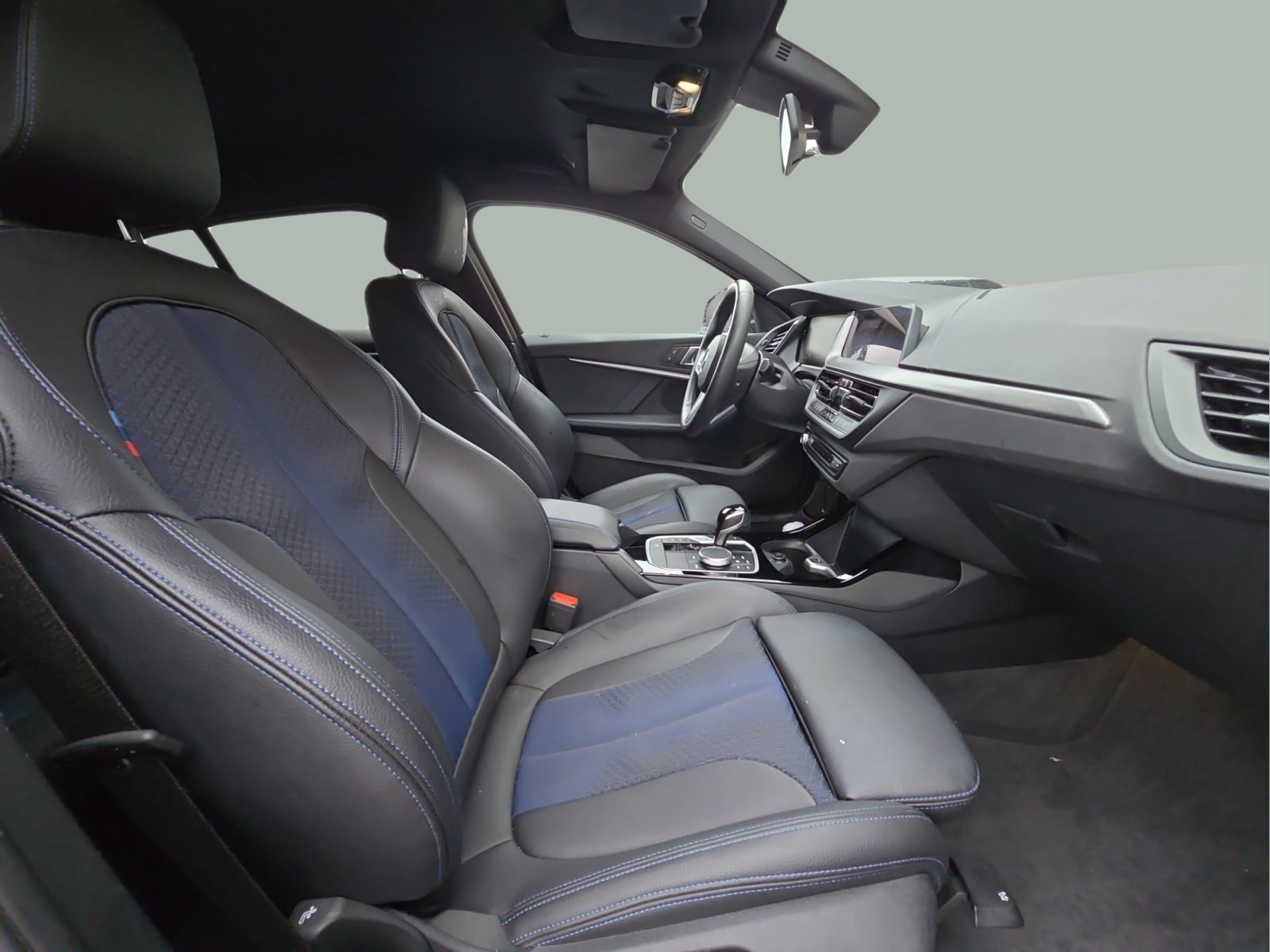 BMW Série 1 116d color Negro. Año 2024. 85KW(116CV). Diesel. En concesionario MCoutinho Bomcar Leiria de Leiria