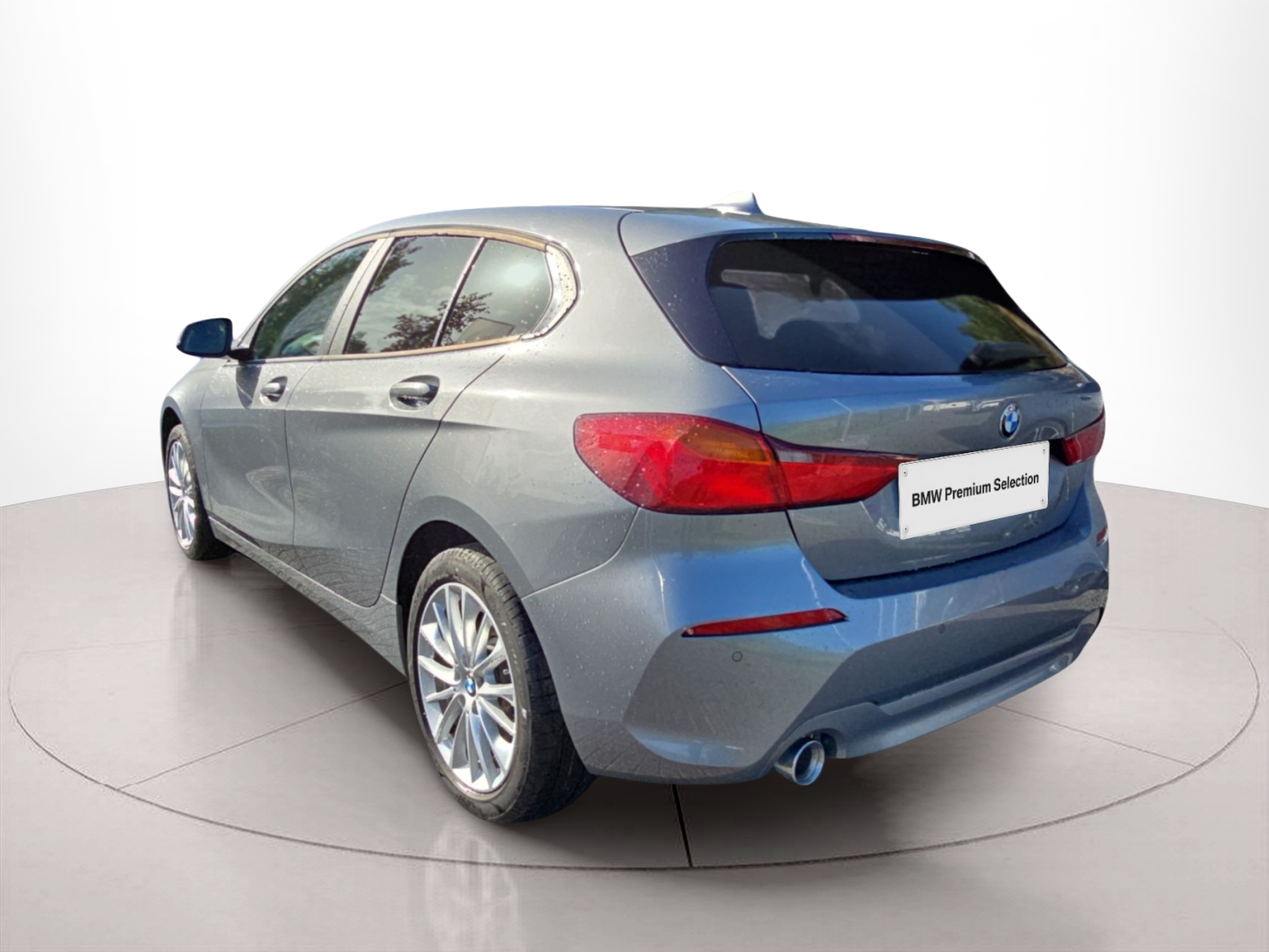 BMW Série 1 116d color Gris. Año 2024. 85KW(116CV). Diesel. En concesionario MCoutinho Bomcar Coimbra de Coimbra