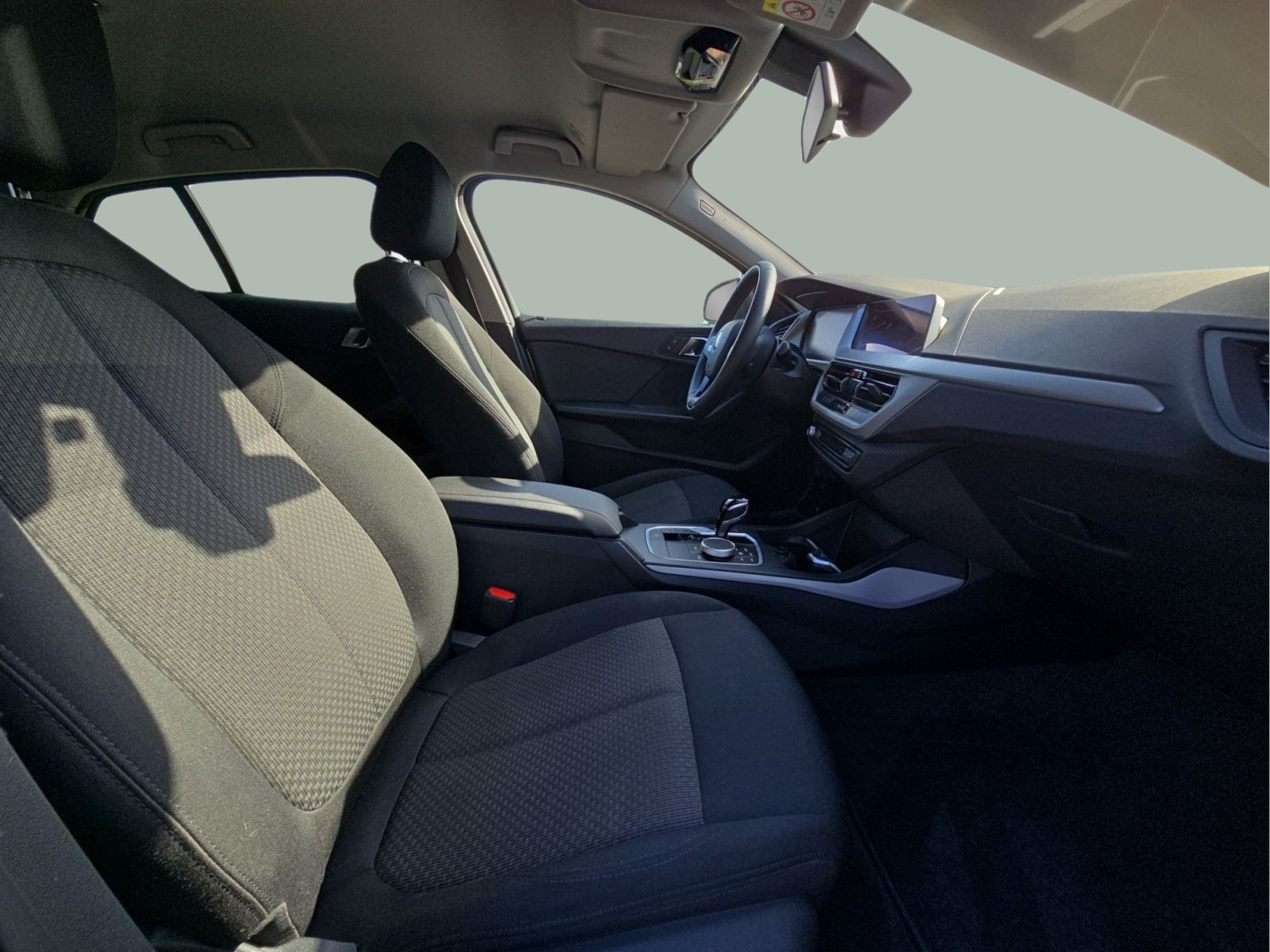 BMW Série 1 116d color Gris. Año 2024. 85KW(116CV). Diesel. En concesionario MCoutinho Bomcar Coimbra de Coimbra