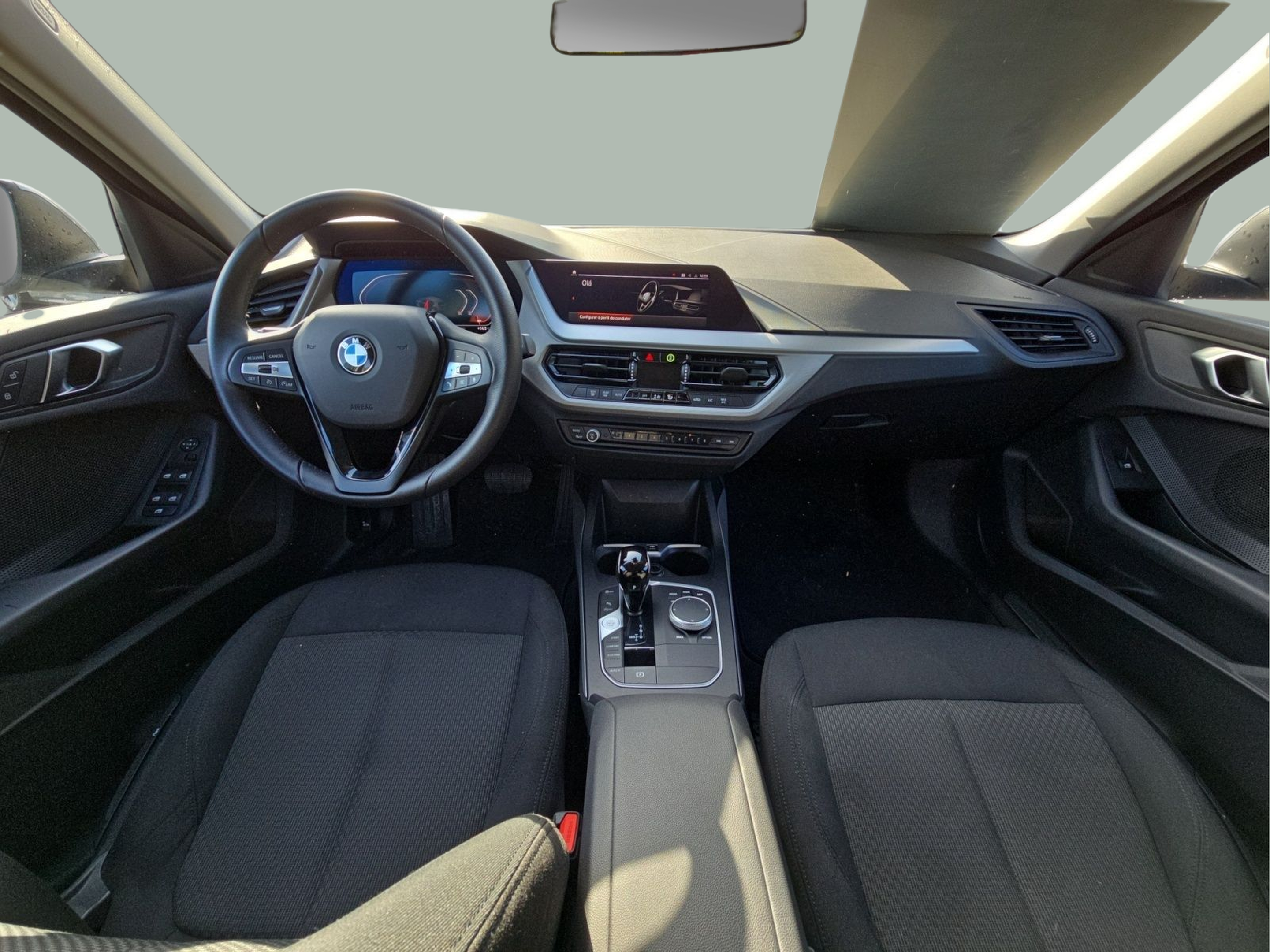 BMW Série 1 116d color Gris. Año 2024. 85KW(116CV). Diesel. En concesionario MCoutinho Bomcar Coimbra de Coimbra