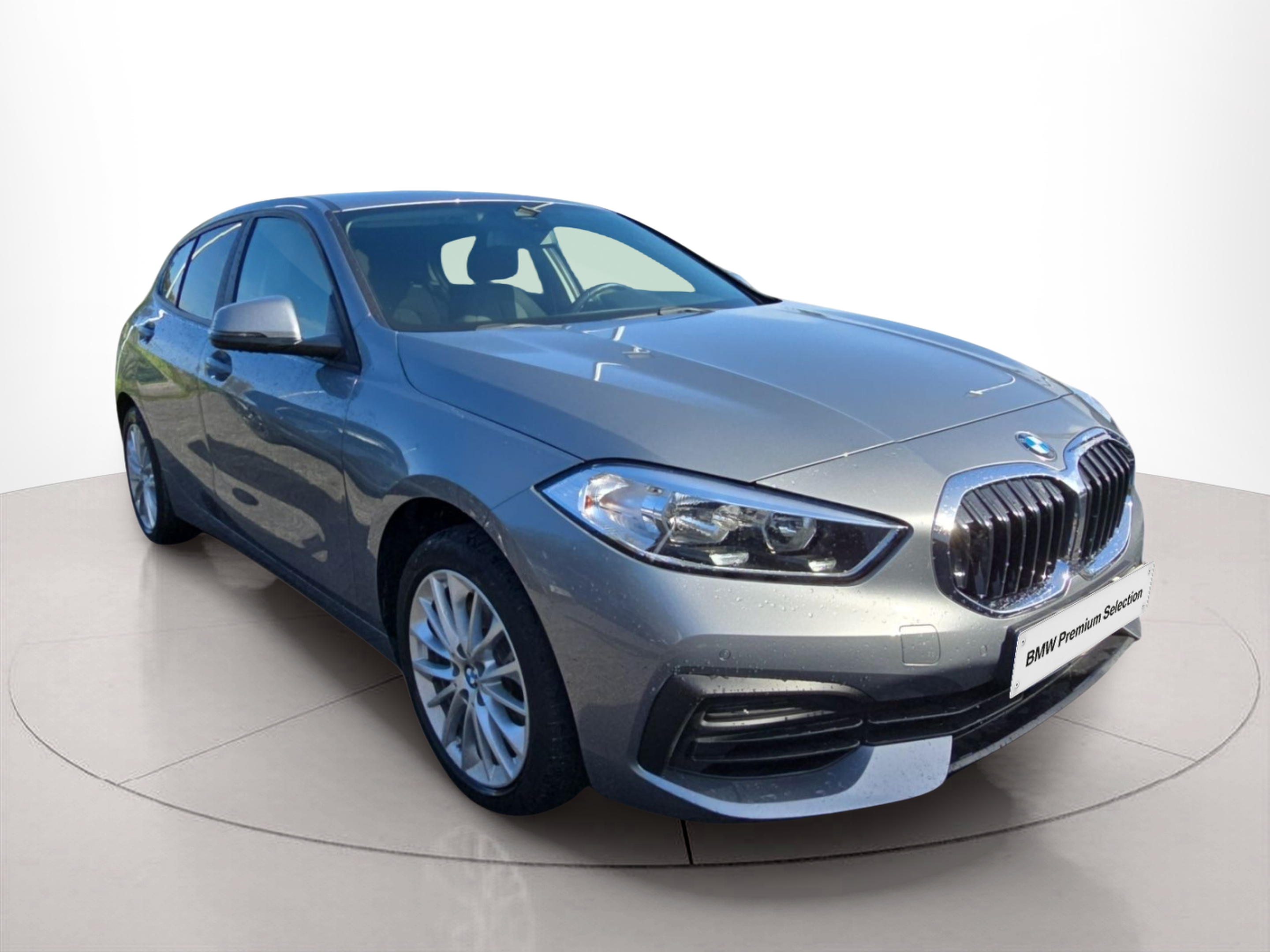 BMW Série 1 116d color Gris. Año 2024. 85KW(116CV). Diesel. En concesionario MCoutinho Bomcar Coimbra de Coimbra