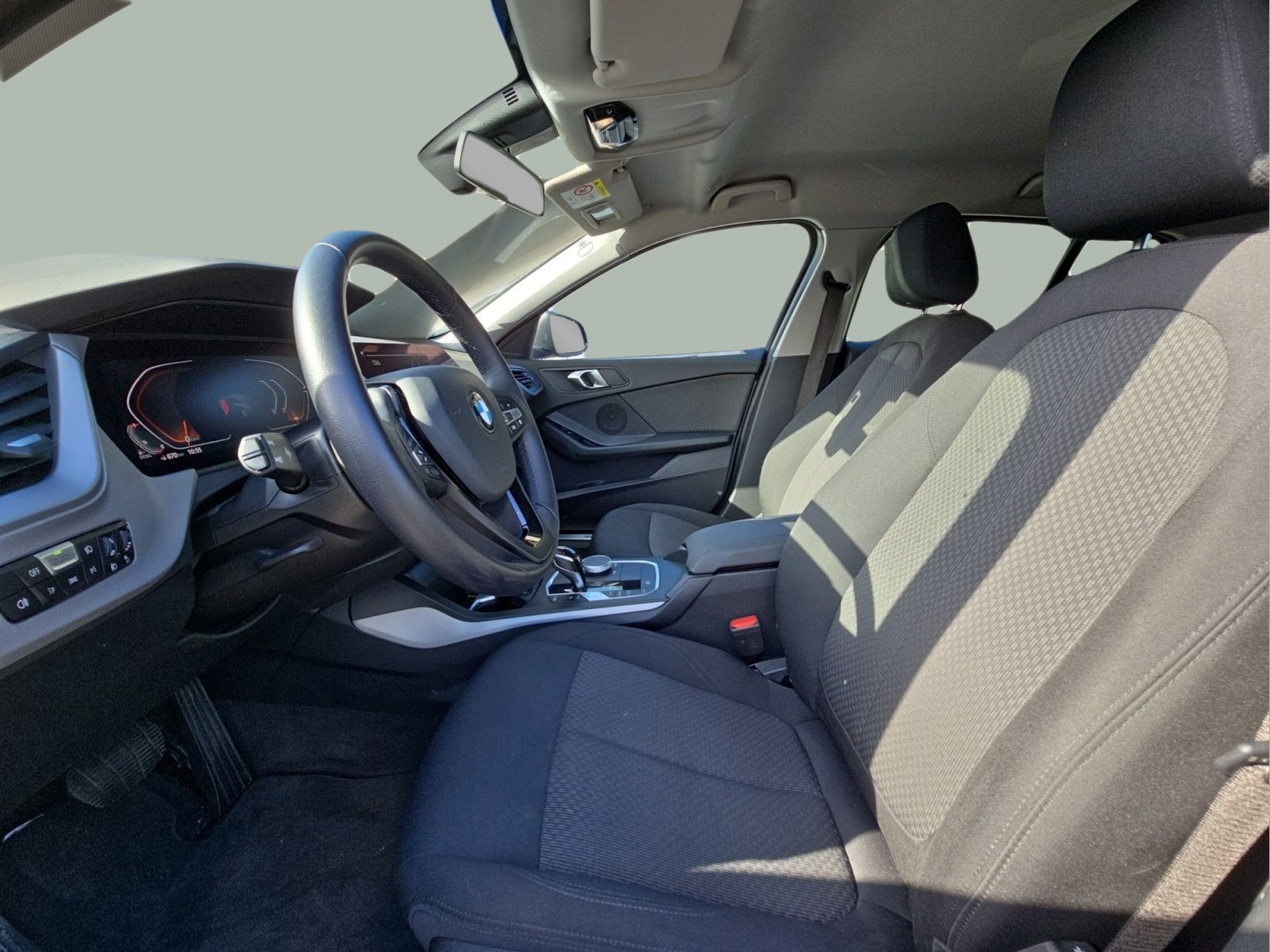 BMW Série 1 116d color Gris. Año 2024. 85KW(116CV). Diesel. En concesionario MCoutinho Bomcar Coimbra de Coimbra