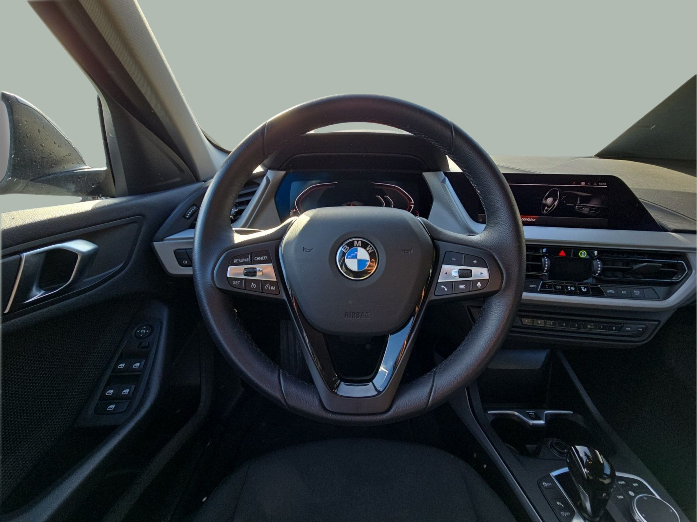 BMW Série 1 116d color Gris. Año 2024. 85KW(116CV). Diesel. En concesionario MCoutinho Bomcar Coimbra de Coimbra