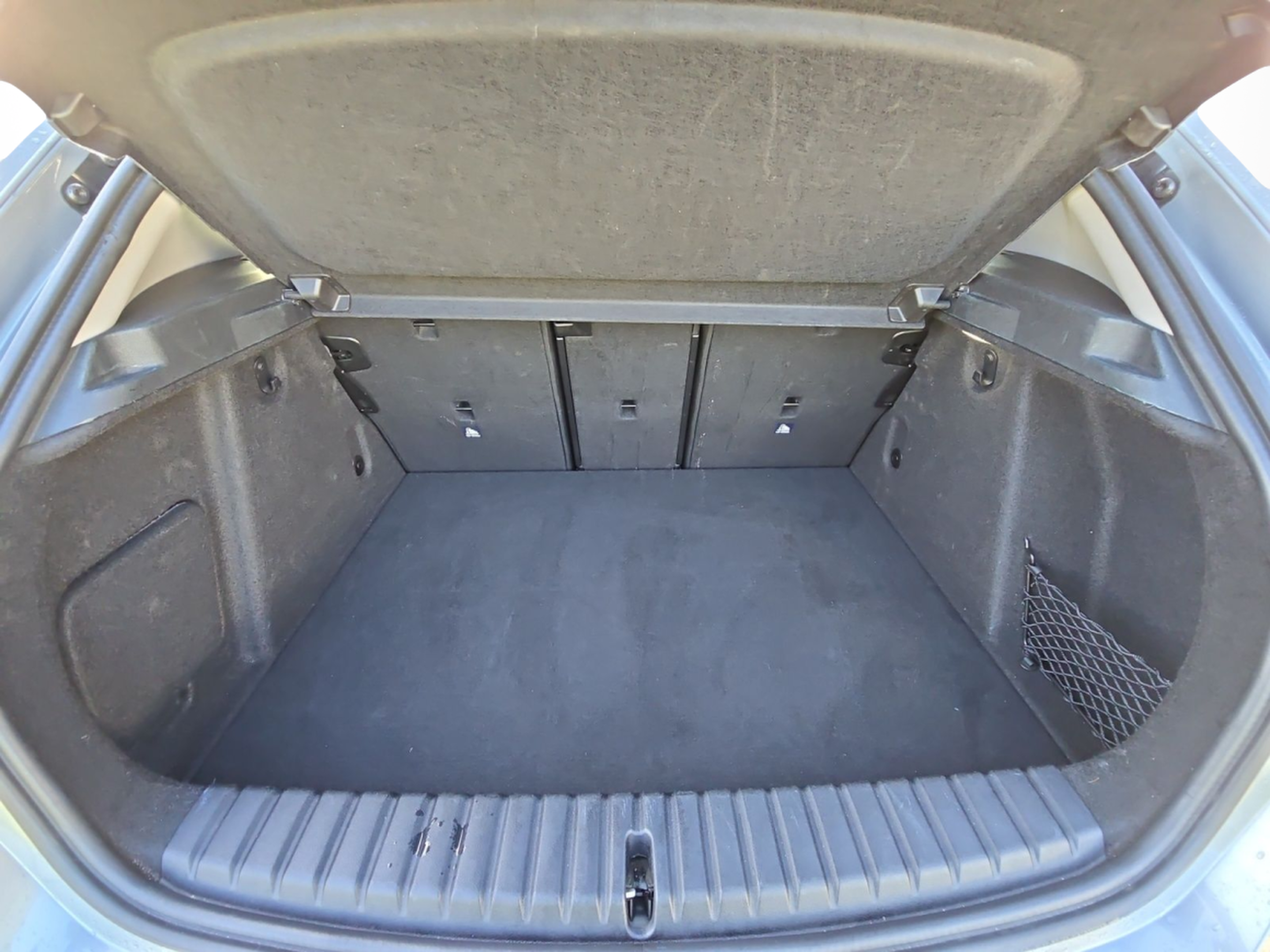 BMW Série 1 116d color Gris. Año 2024. 85KW(116CV). Diesel. En concesionario MCoutinho Bomcar Coimbra de Coimbra