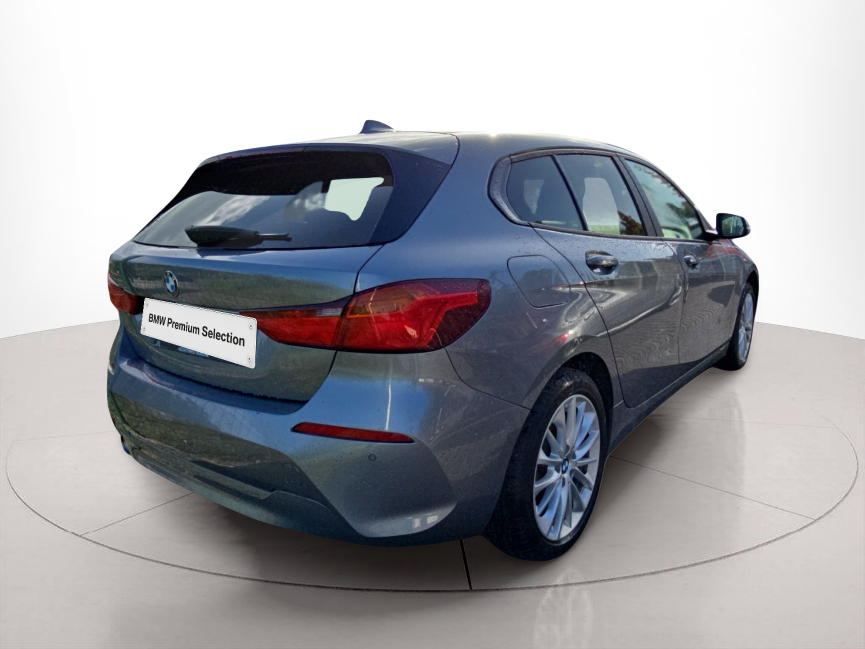 BMW Série 1 116d color Gris. Año 2024. 85KW(116CV). Diesel. En concesionario MCoutinho Bomcar Coimbra de Coimbra