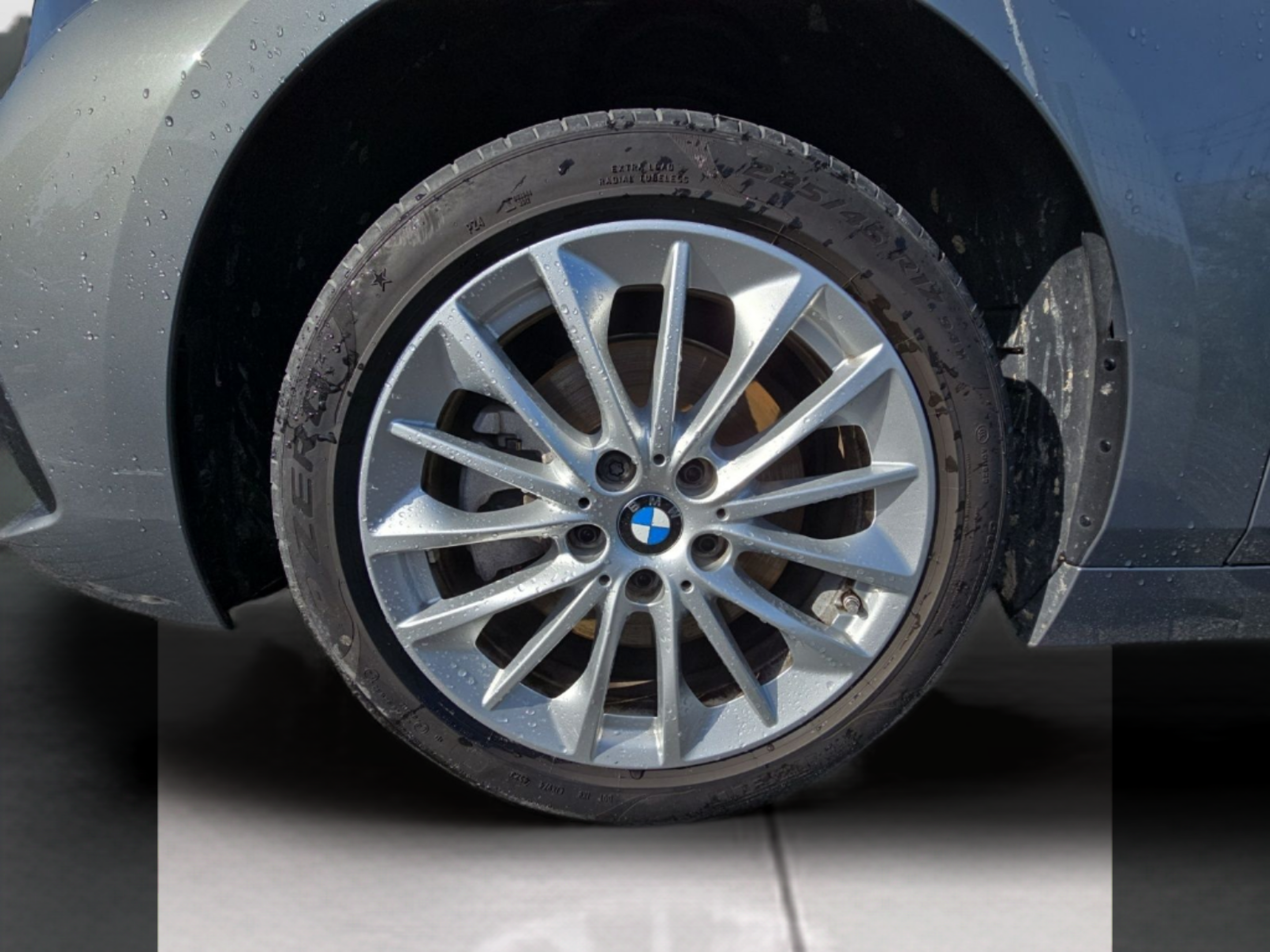 BMW Série 1 116d color Gris. Año 2024. 85KW(116CV). Diesel. En concesionario MCoutinho Bomcar Coimbra de Coimbra