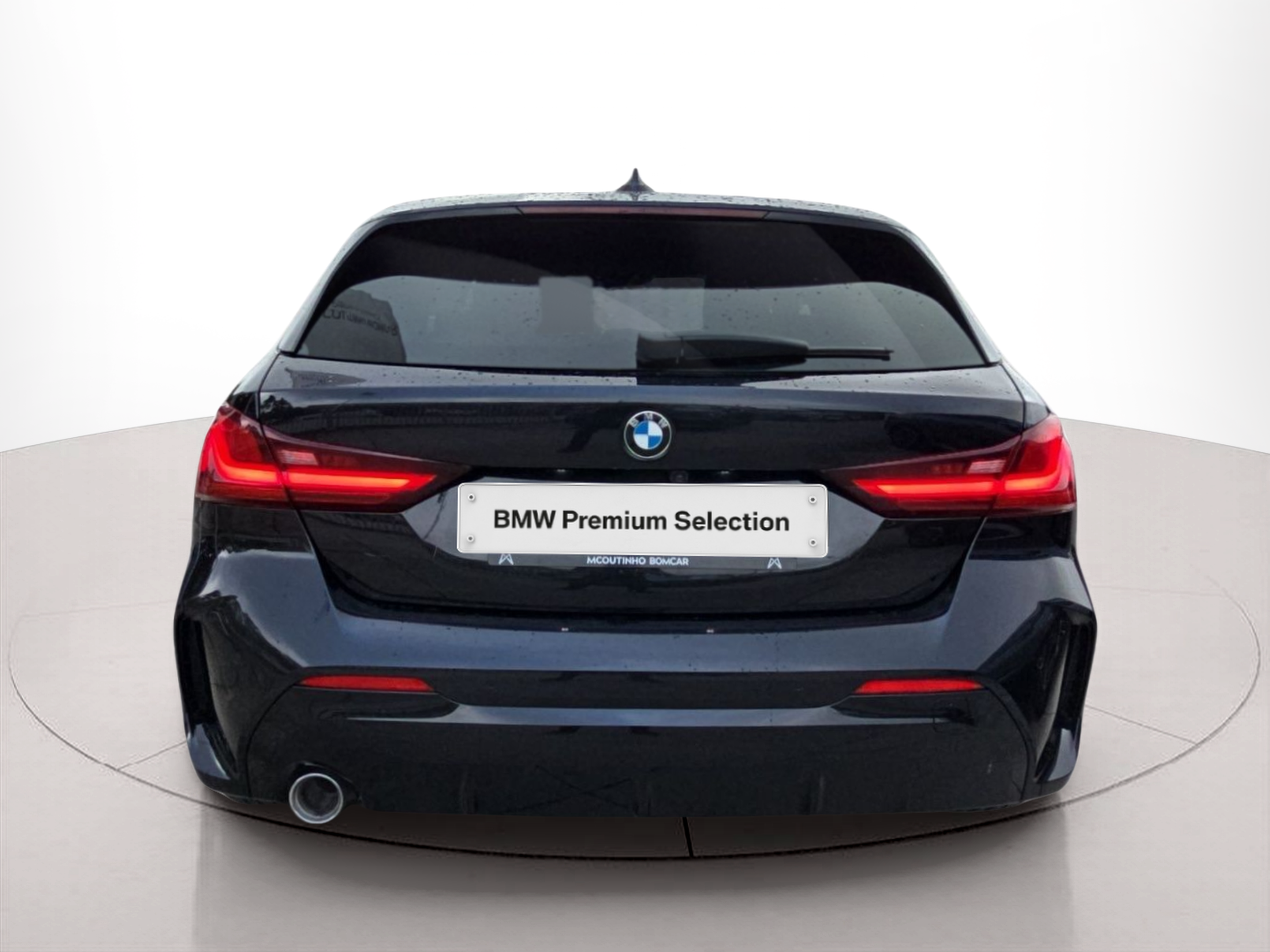BMW Série 1 116d color Negro. Año 2024. 85KW(116CV). Diesel. En concesionario MCoutinho Bomcar Leiria de Leiria