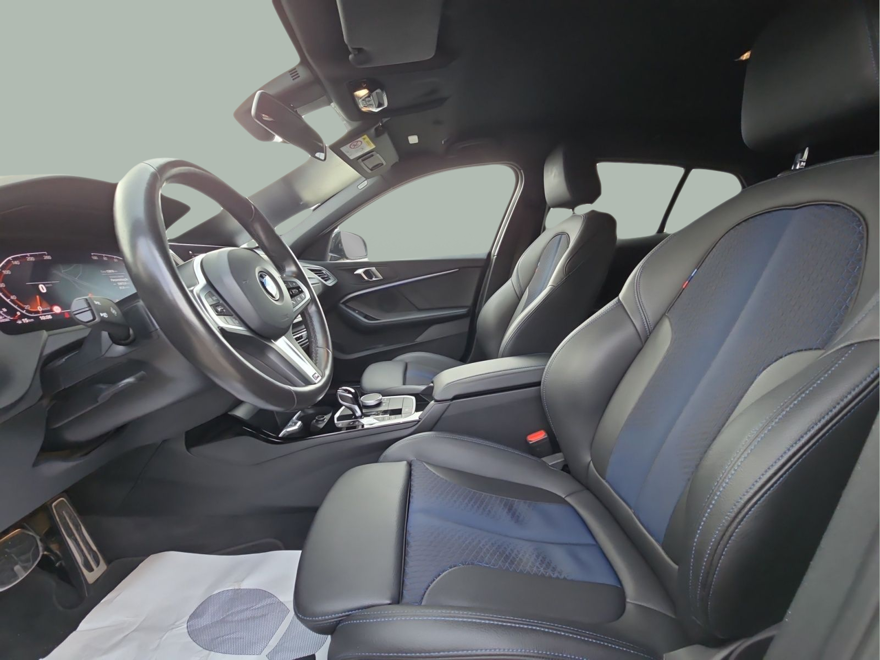 BMW Série 1 116d color Negro. Año 2024. 85KW(116CV). Diesel. En concesionario MCoutinho Bomcar Leiria de Leiria