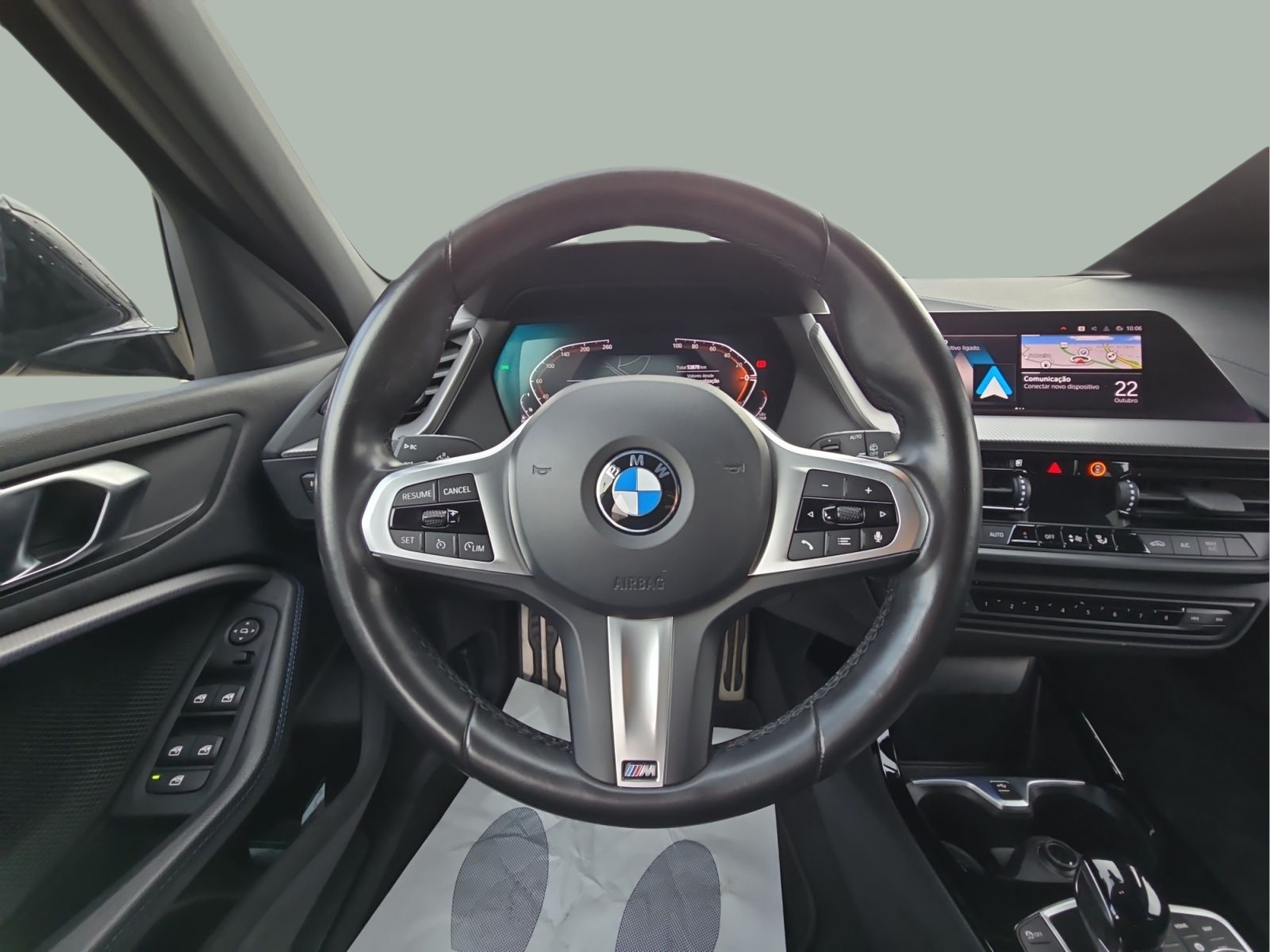 BMW Série 1 116d color Negro. Año 2024. 85KW(116CV). Diesel. En concesionario MCoutinho Bomcar Leiria de Leiria