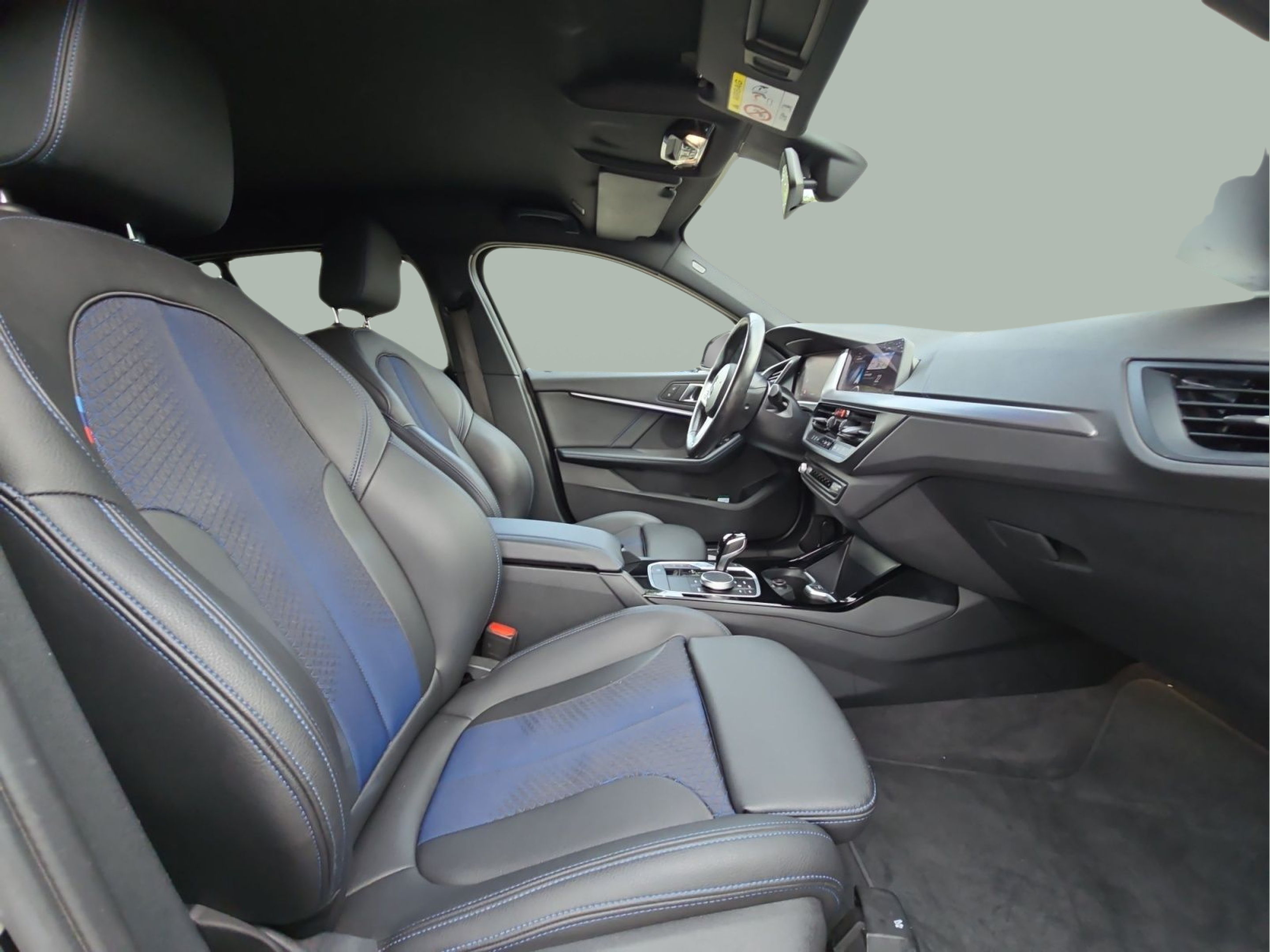 BMW Série 1 116d color Negro. Año 2024. 85KW(116CV). Diesel. En concesionario MCoutinho Bomcar Leiria de Leiria
