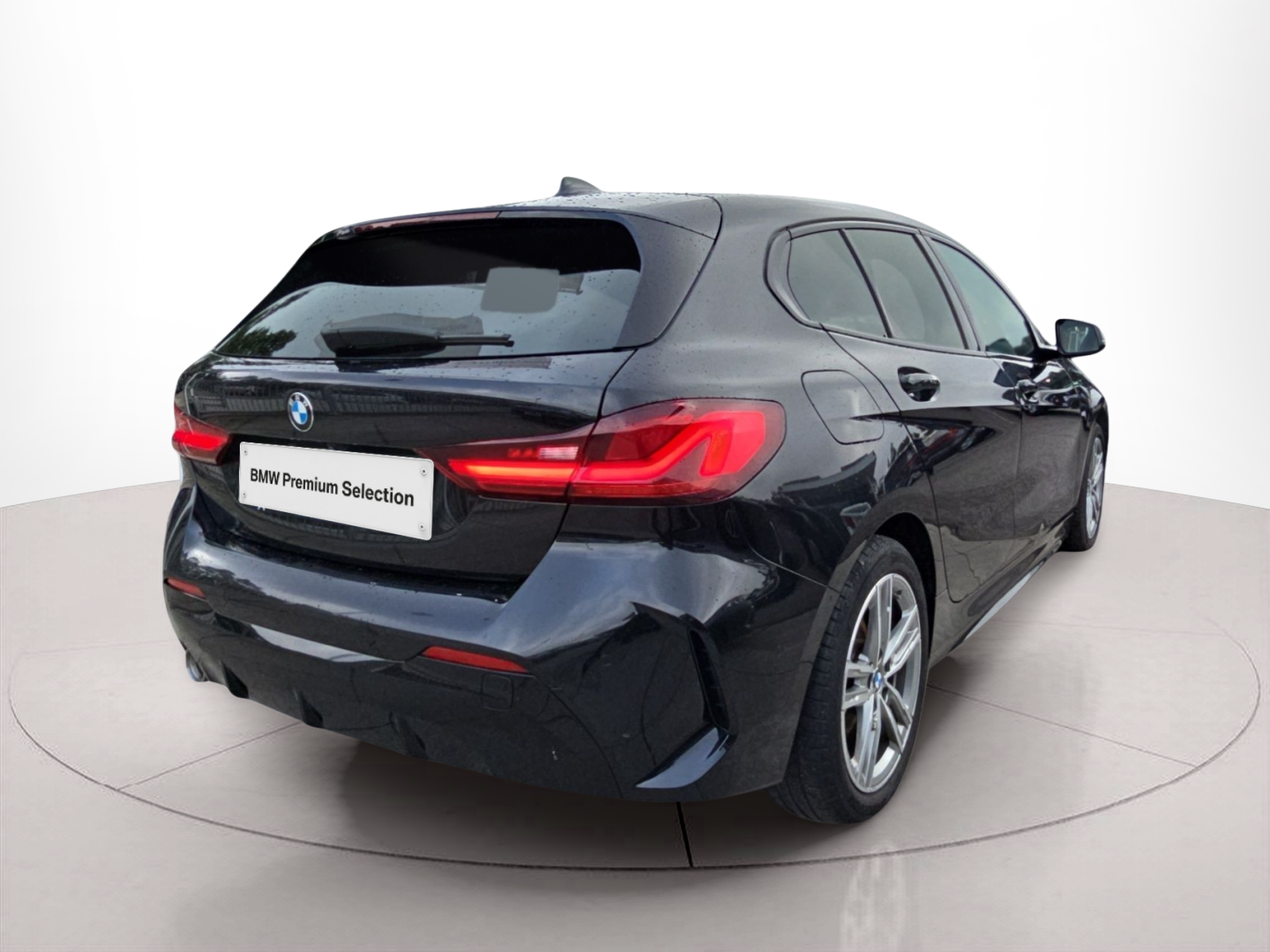 BMW Série 1 116d color Negro. Año 2024. 85KW(116CV). Diesel. En concesionario MCoutinho Bomcar Leiria de Leiria