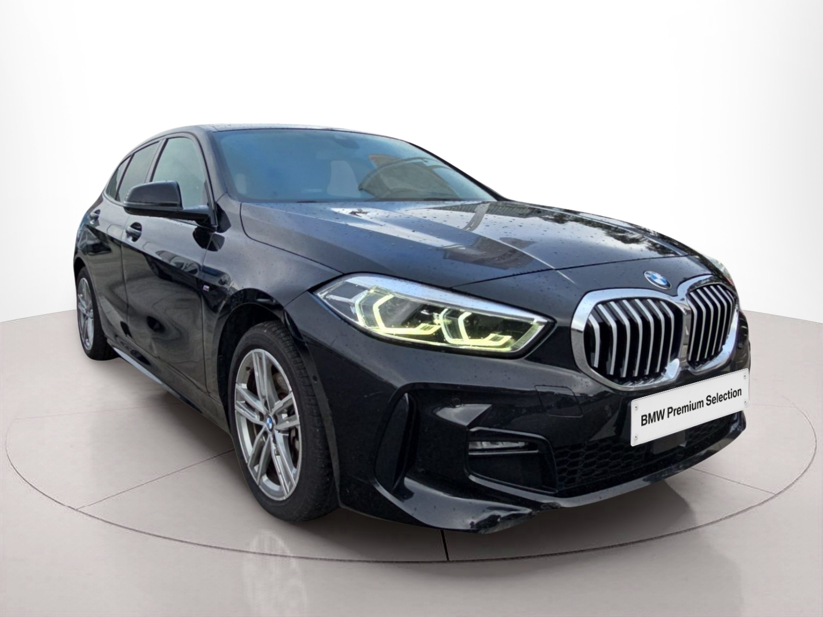 BMW Série 1 116d color Negro. Año 2024. 85KW(116CV). Diesel. En concesionario MCoutinho Bomcar Leiria de Leiria