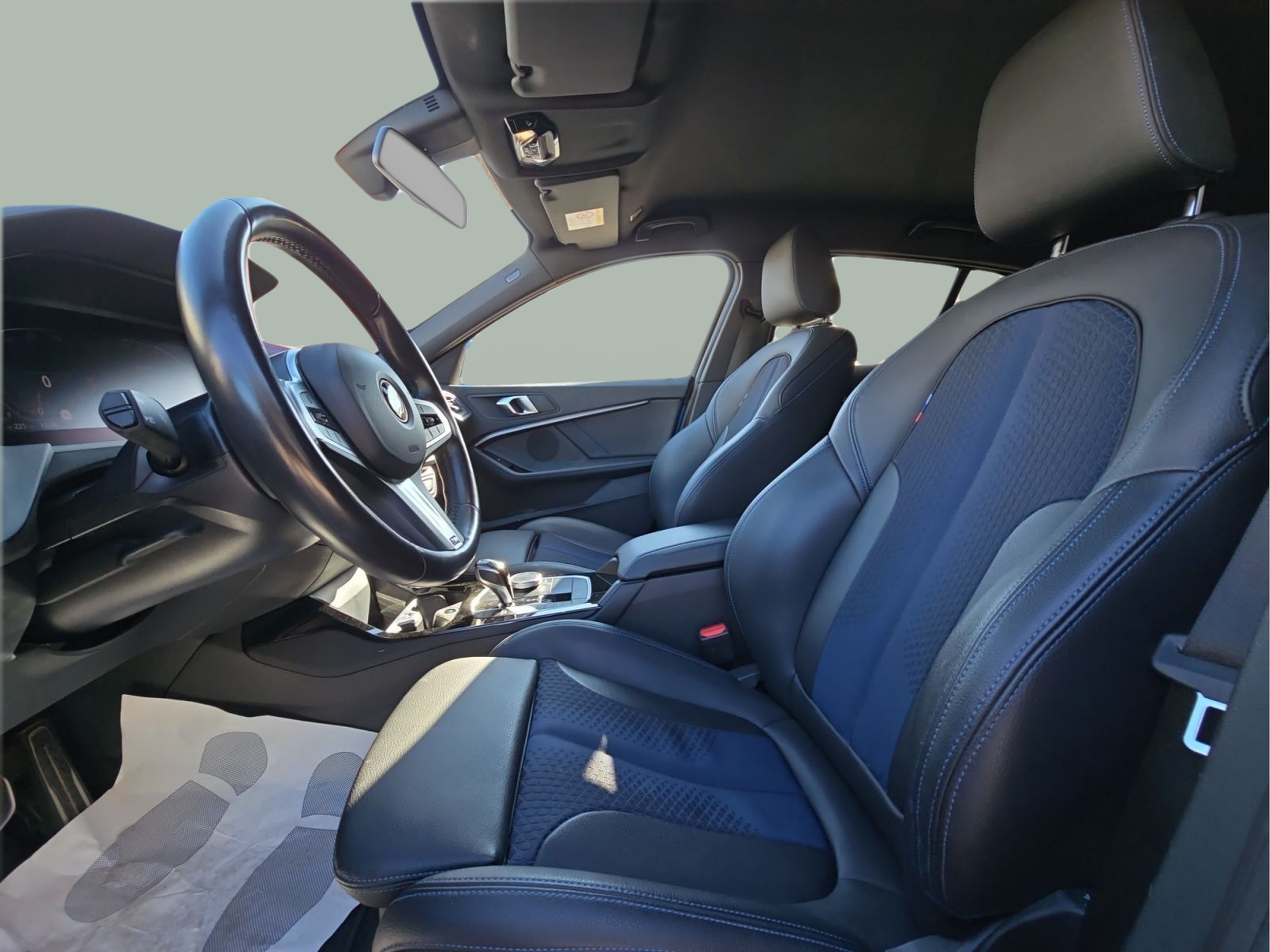 BMW Série 1 116d color Azul. Año 2024. 85KW(116CV). Diesel. En concesionario MCoutinho Bomcar Leiria de Leiria