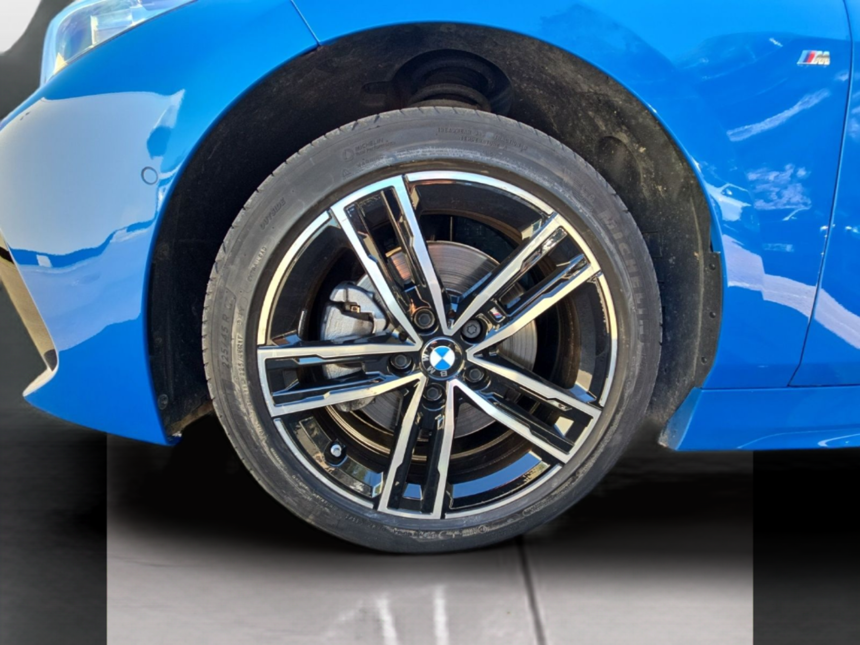 BMW Série 1 116d color Azul. Año 2024. 85KW(116CV). Diesel. En concesionario MCoutinho Bomcar Coimbra de Coimbra