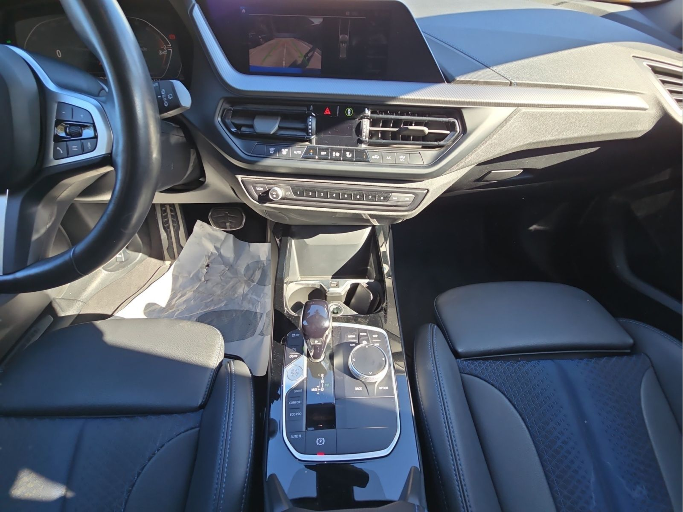 BMW Série 1 116d color Azul. Año 2024. 85KW(116CV). Diesel. En concesionario MCoutinho Bomcar Leiria de Leiria