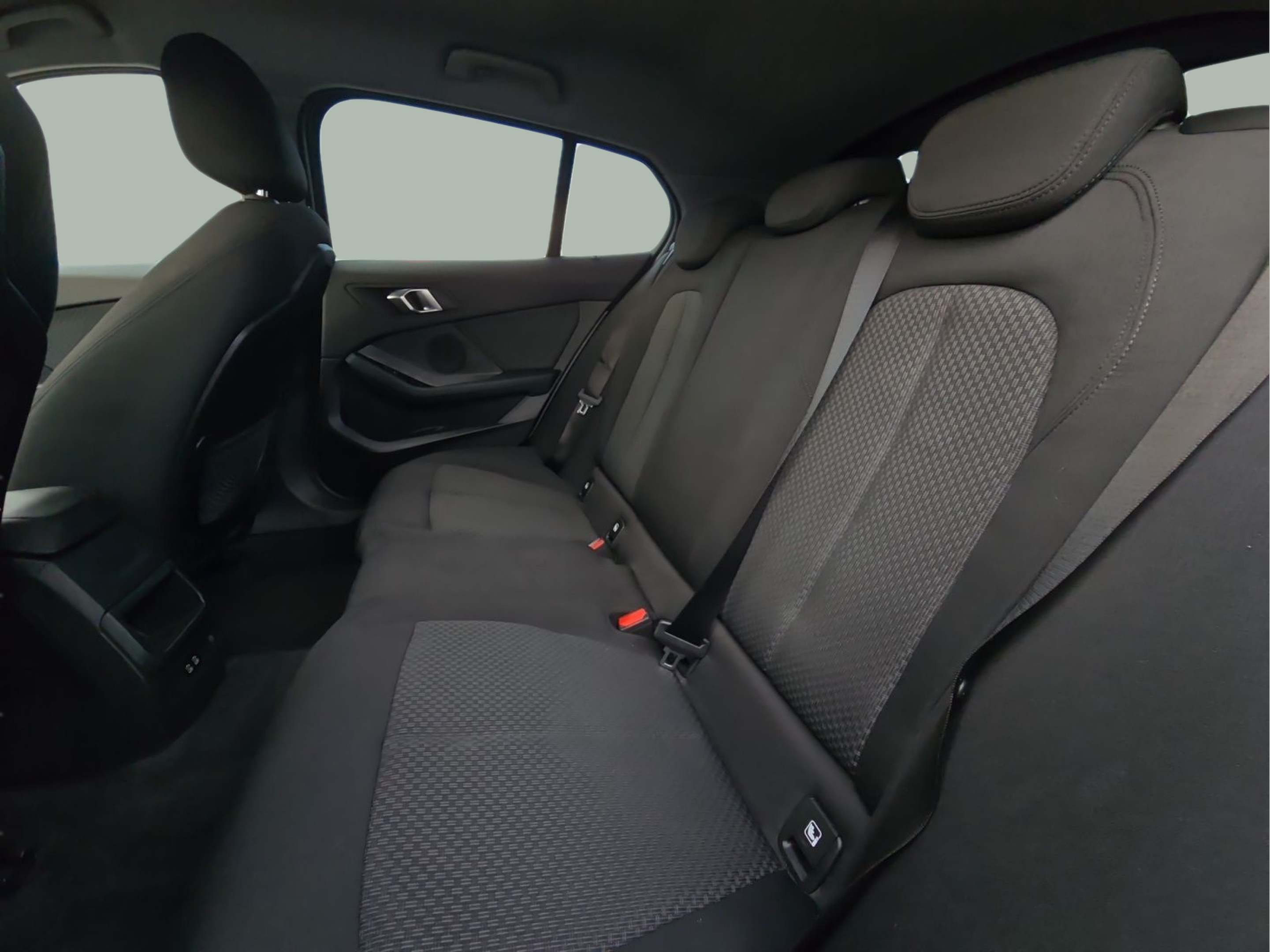 BMW Série 1 116d color Gris. Año 2024. 85KW(116CV). Diesel. En concesionario MCoutinho Bomcar Leiria de Leiria