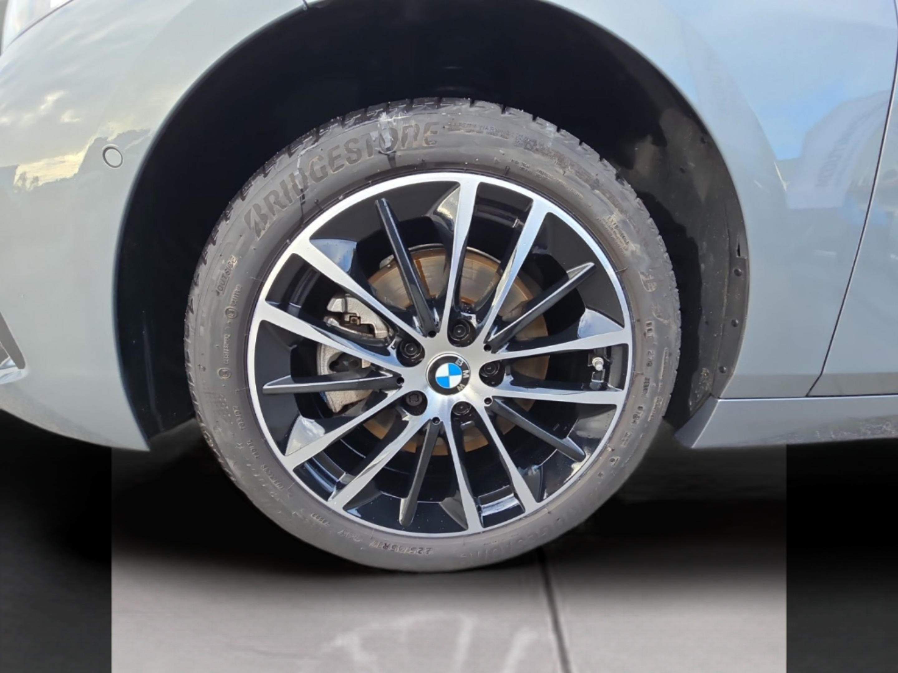 BMW Série 1 116d color Gris. Año 2024. 85KW(116CV). Diesel. En concesionario MCoutinho Bomcar Leiria de Leiria