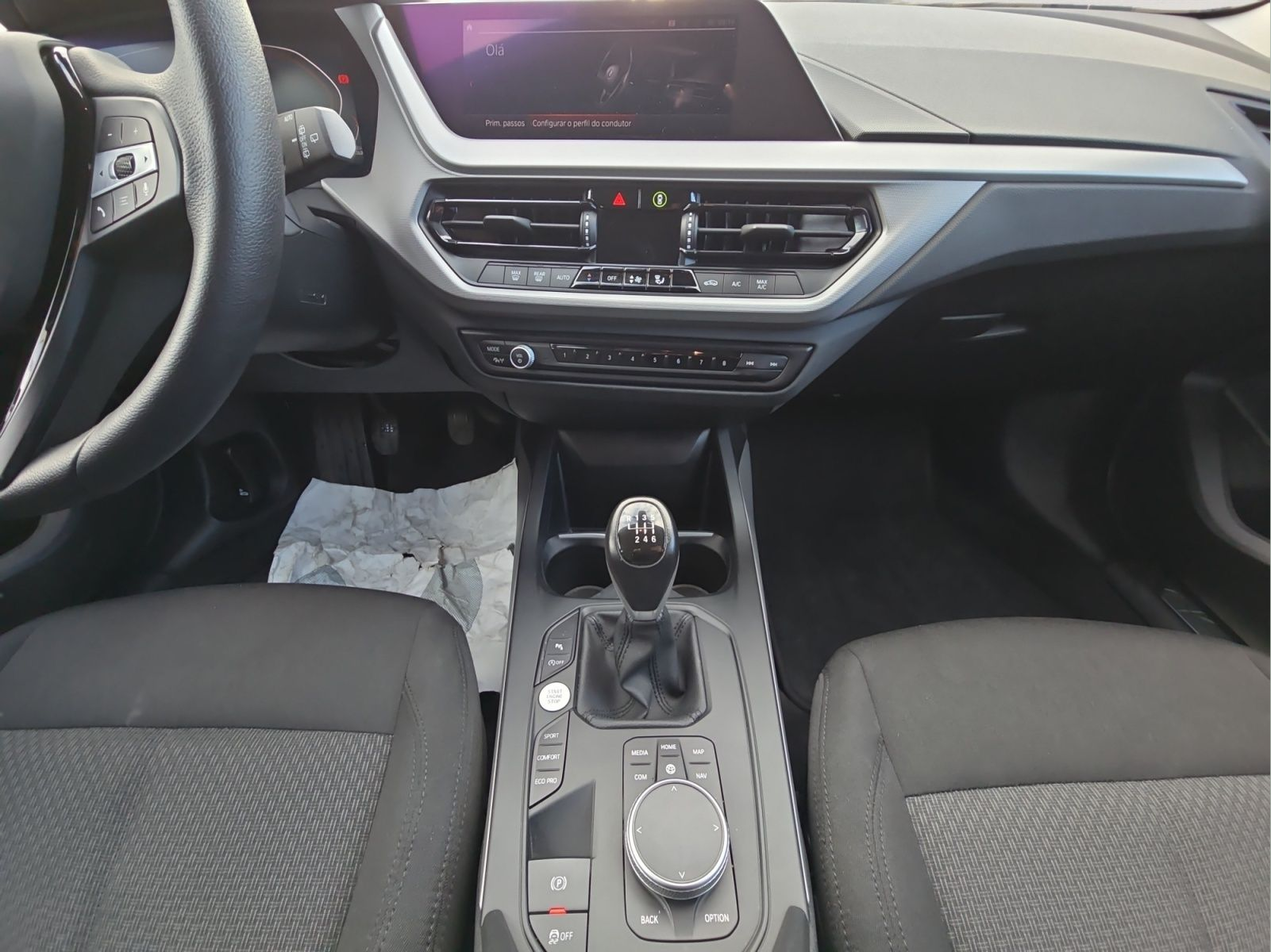 BMW Série 1 116d color Gris. Año 2024. 85KW(116CV). Diesel. En concesionario MCoutinho Bomcar Leiria de Leiria