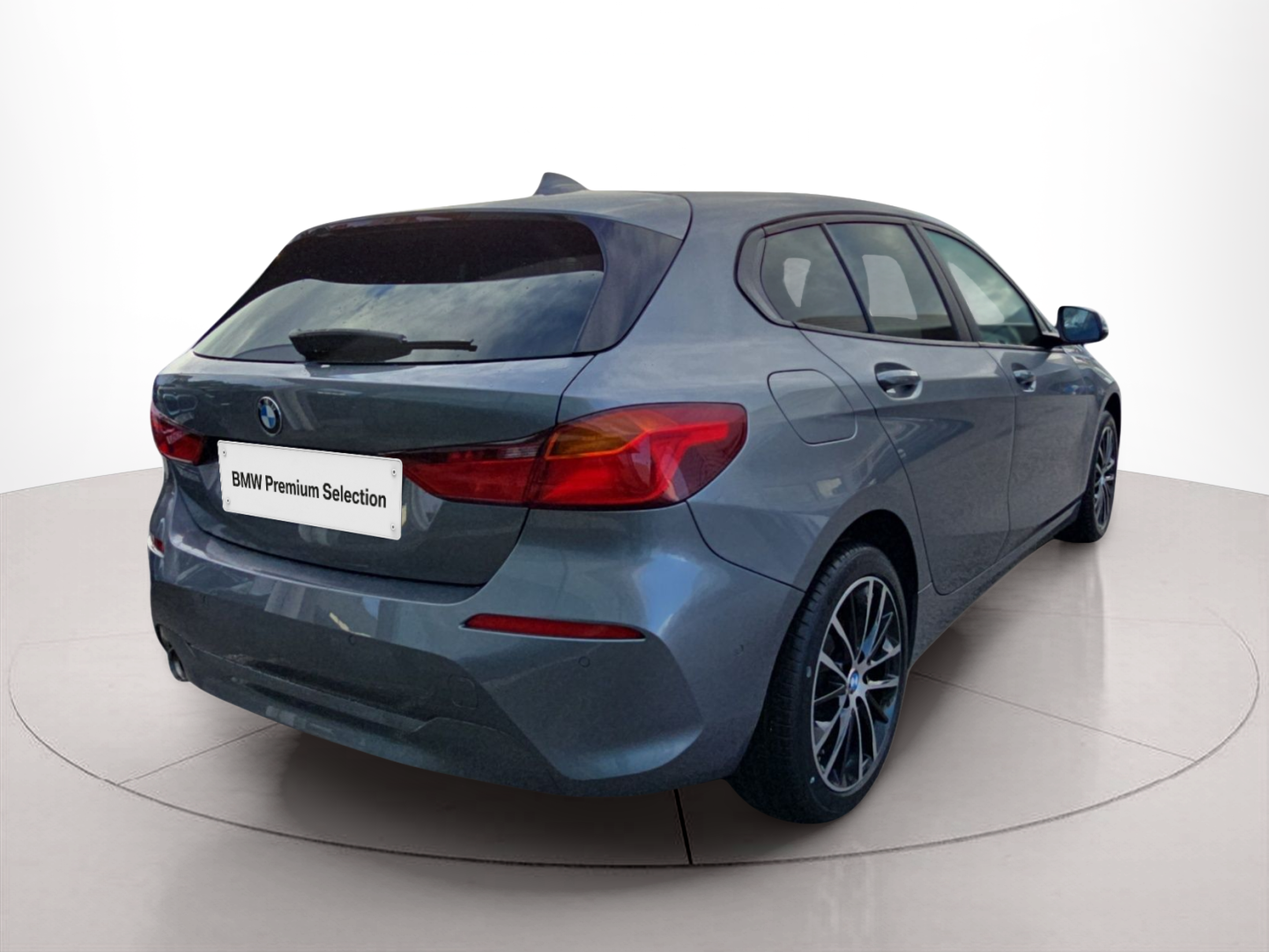 BMW Série 1 116d color Gris. Año 2024. 85KW(116CV). Diesel. En concesionario MCoutinho Bomcar Leiria de Leiria