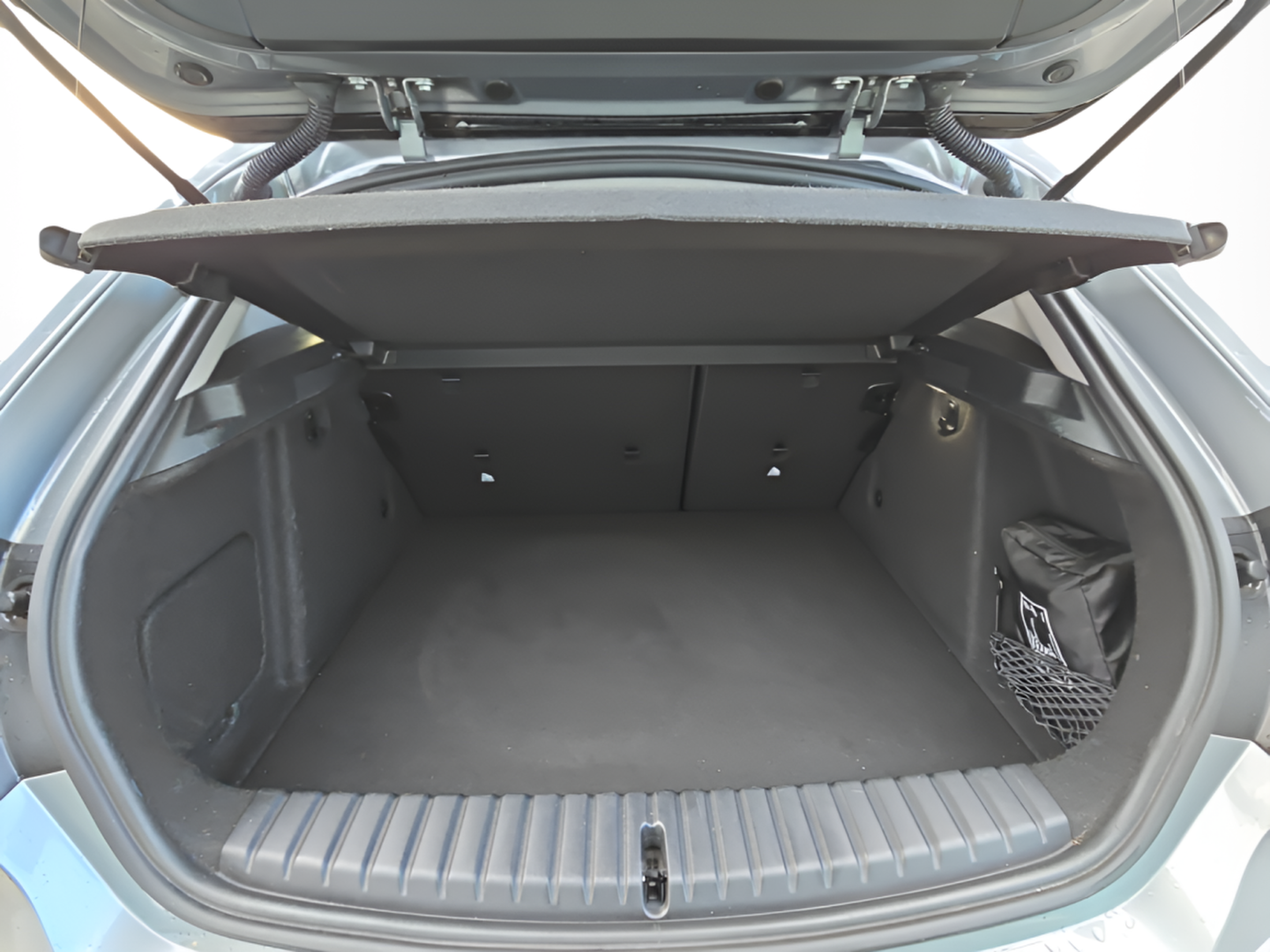 BMW Série 1 116d color Gris. Año 2024. 85KW(116CV). Diesel. En concesionario MCoutinho Bomcar Leiria de Leiria