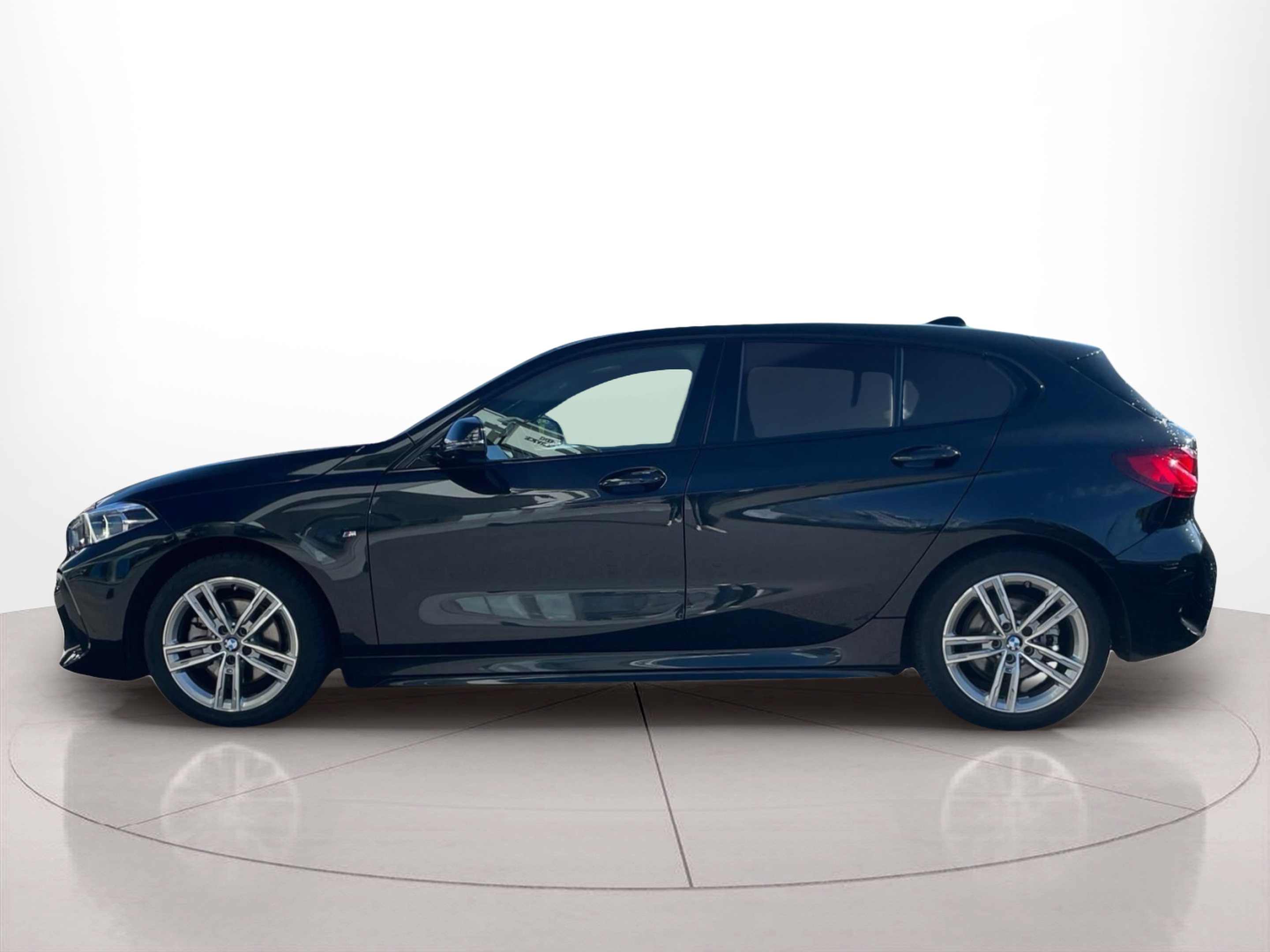 Fotos de BMW Série 1 116d color Negro. Año 2023. 85KW(116CV). Diesel. En concesionario MCoutinho - Viseu de Viseu