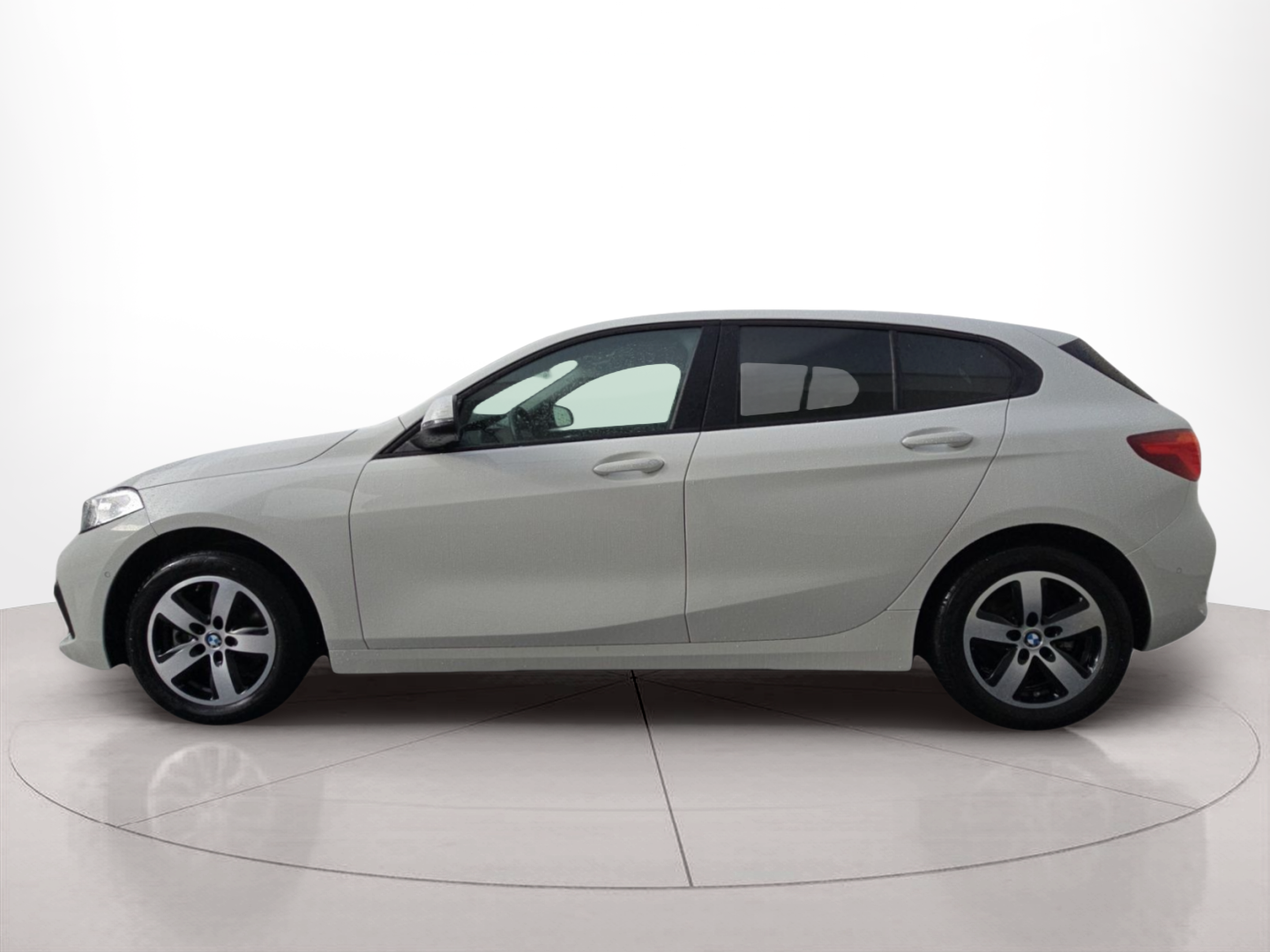 Fotos de BMW Série 1 116d color Blanco. Año 2024. 85KW(116CV). Diesel. En concesionario MCoutinho Bomcar Leiria de Leiria