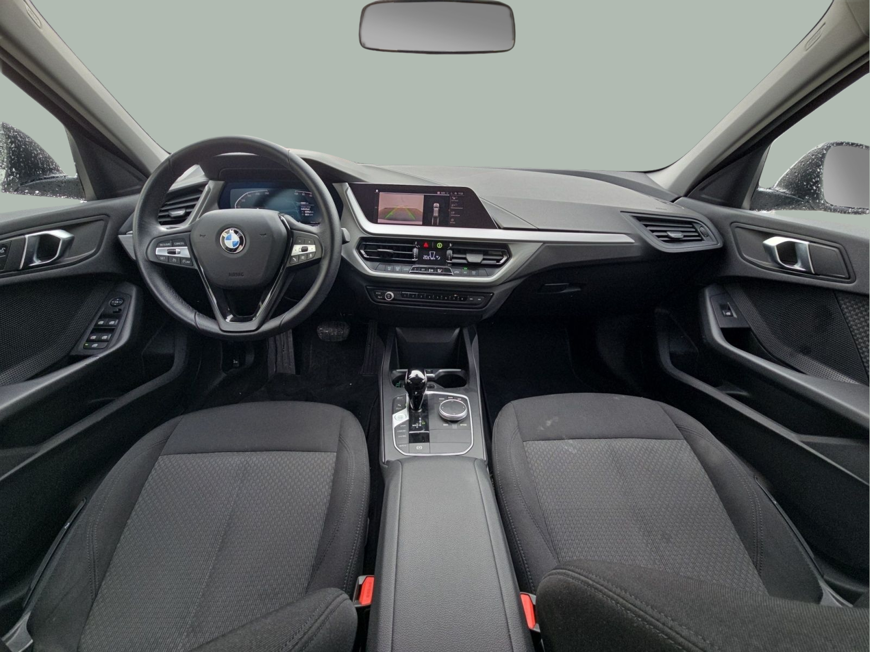 BMW Série 1 116d color Blanco. Año 2024. 85KW(116CV). Diesel. En concesionario MCoutinho Bomcar Leiria de Leiria