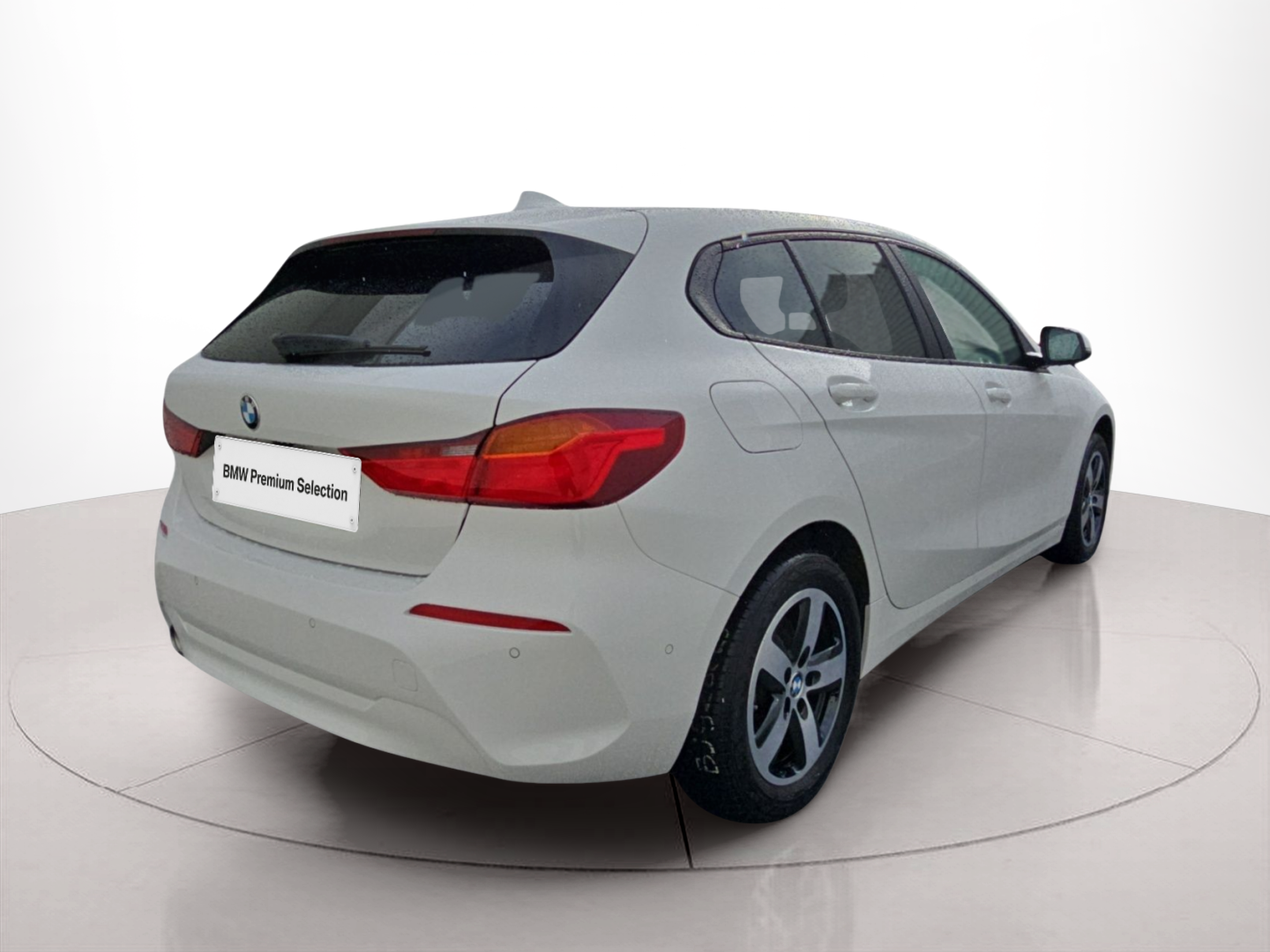 BMW Série 1 116d color Blanco. Año 2024. 85KW(116CV). Diesel. En concesionario MCoutinho Bomcar Leiria de Leiria