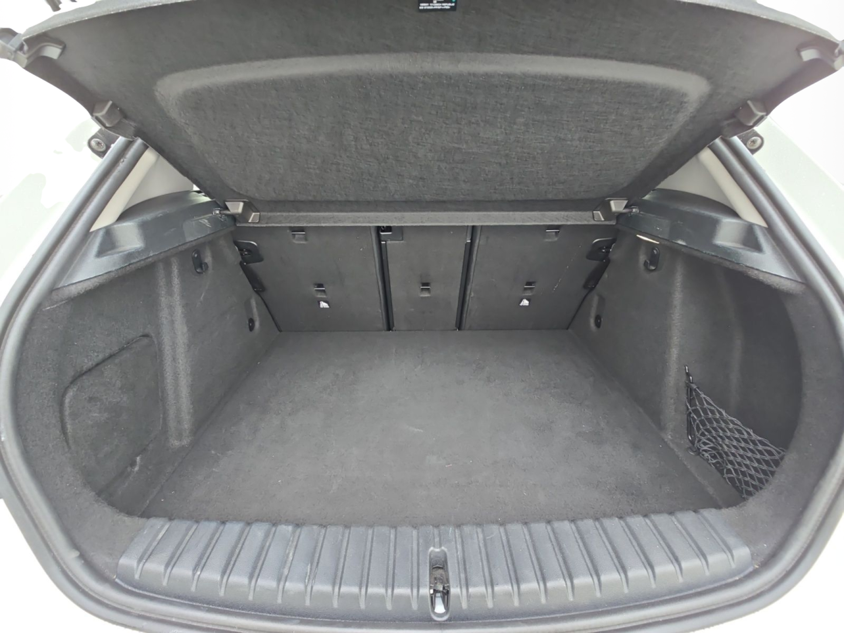 BMW Série 1 116d color Blanco. Año 2024. 85KW(116CV). Diesel. En concesionario MCoutinho Bomcar Leiria de Leiria