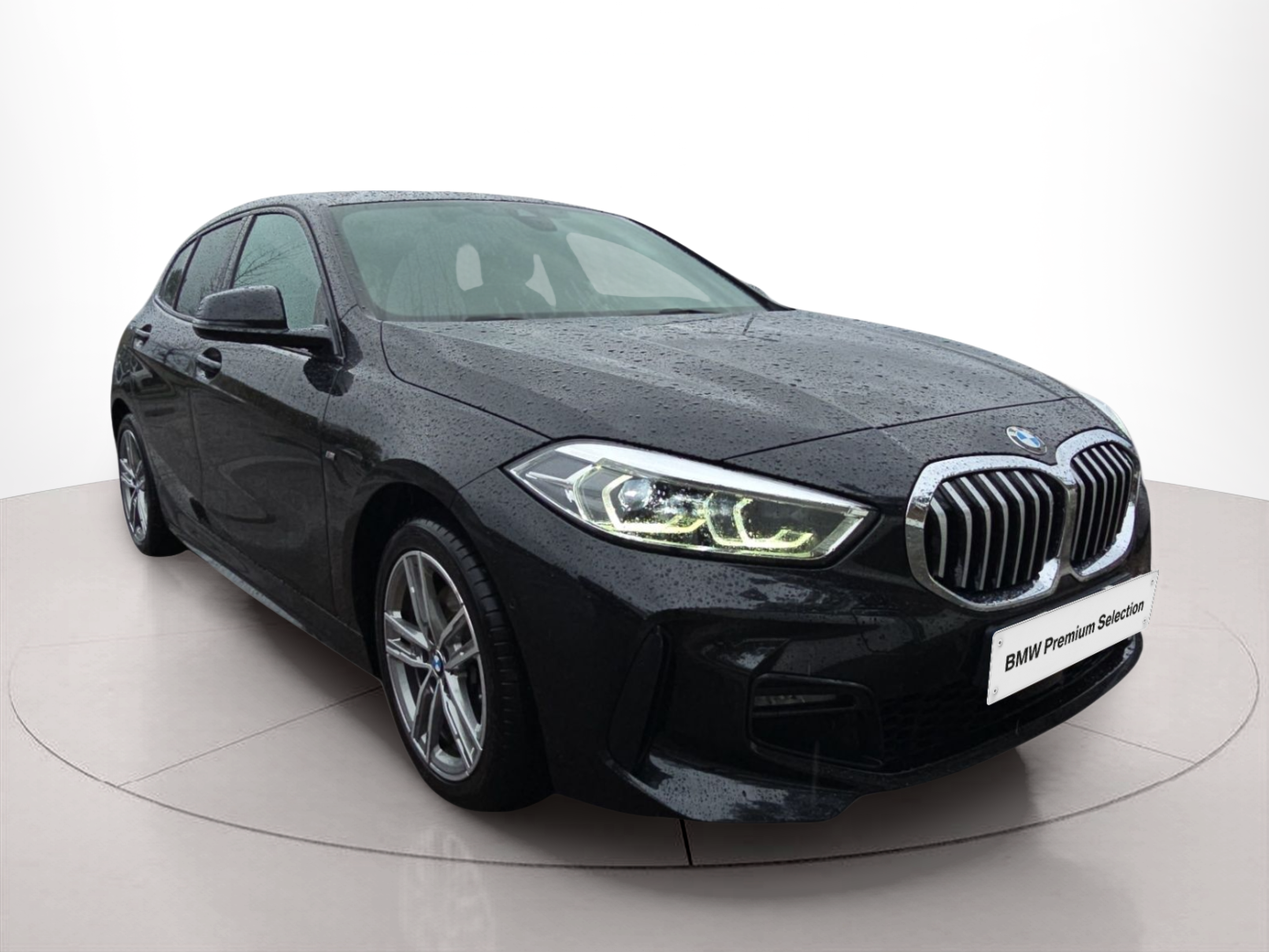 BMW Série 1 116d color Negro. Año 2024. 85KW(116CV). Diesel. En concesionario MCoutinho Bomcar Coimbra de Coimbra